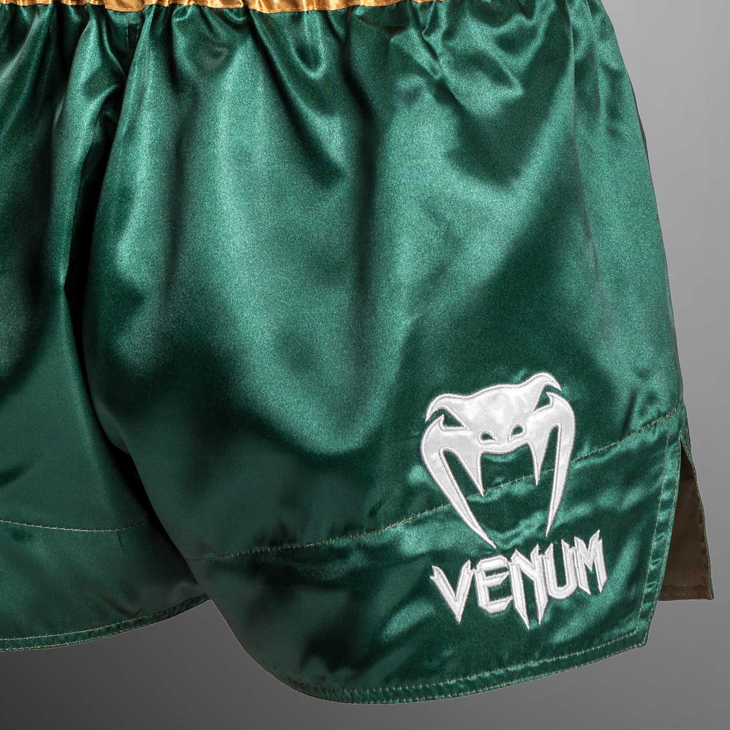 venum-classic-muay-thai-shorts-gr-n-gold-wei image 5