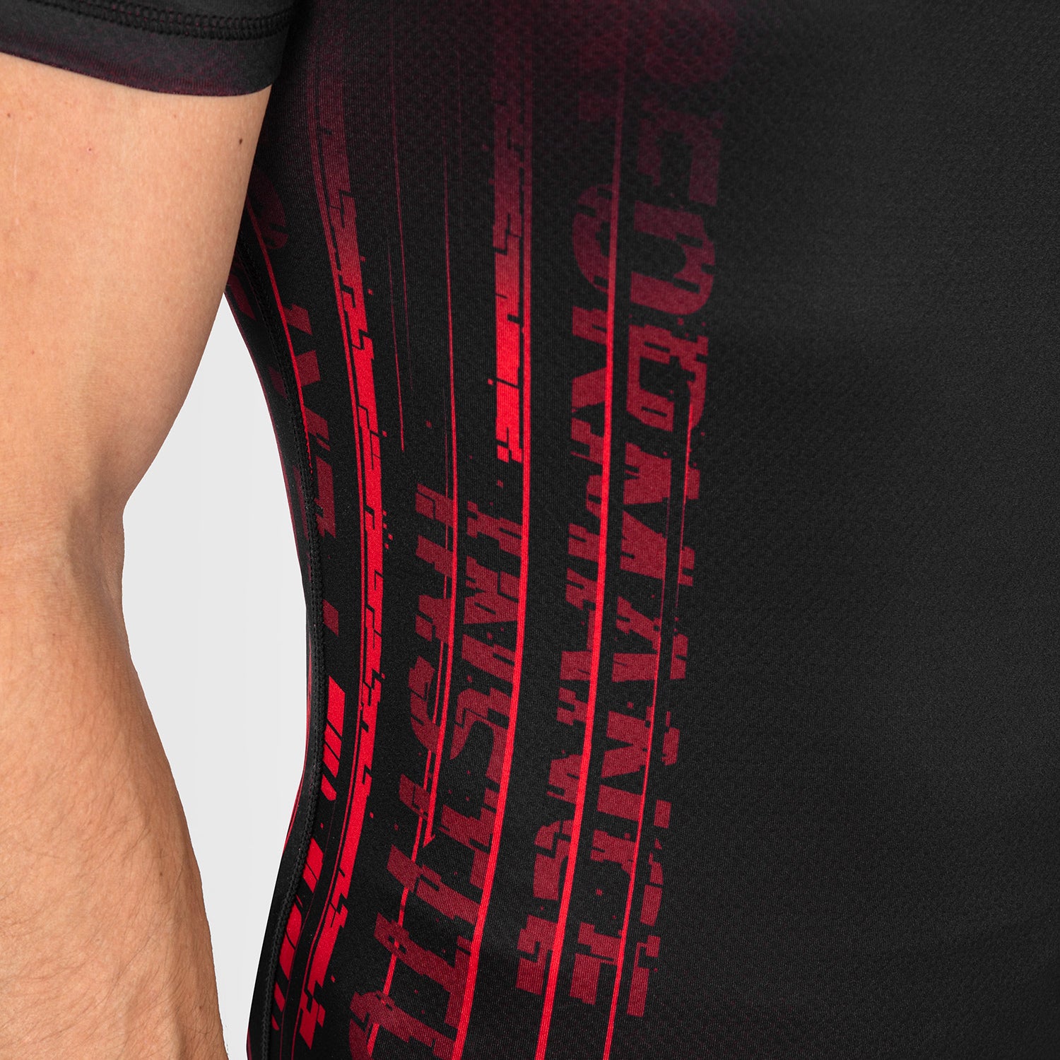 ufc-venum-performance-institute-2-0-kurzarm-rashguard-herren-schwarz-rot image 4