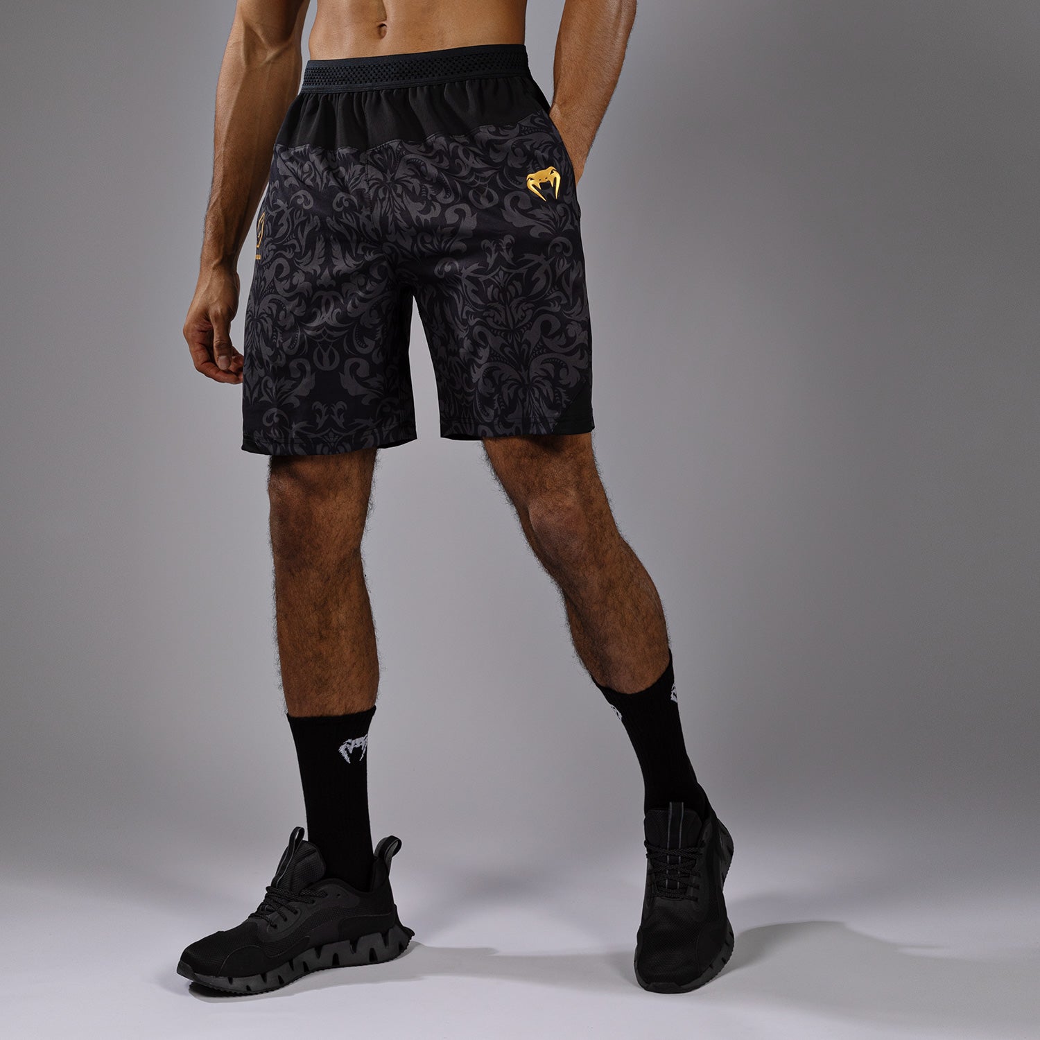 venum-x-topuria-unmatched-edition-trainingsshorts-schwarz-gold image 1