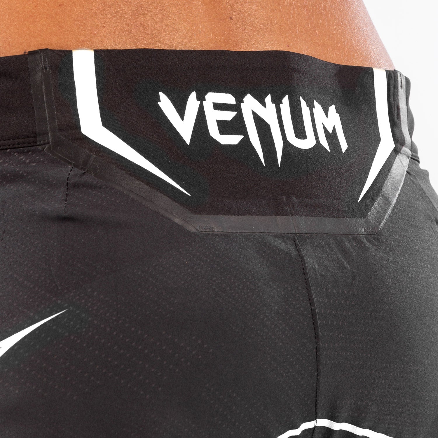 venum-ufc-authentic-fight-night-damen-fightshorts-long-fit-schwarz image 5