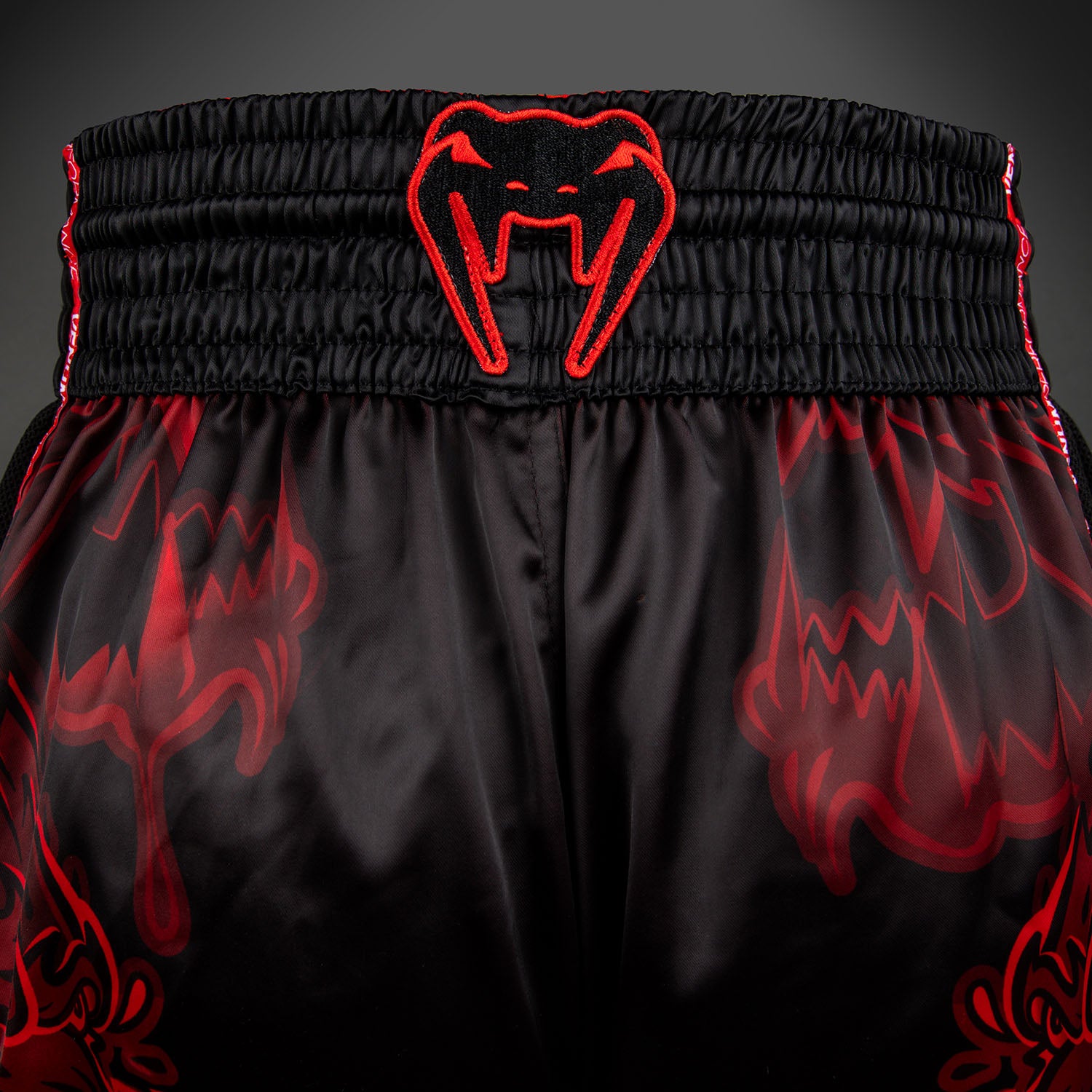 venum-wolf-atak-muay-thai-shorts-schwarz-rot image 7