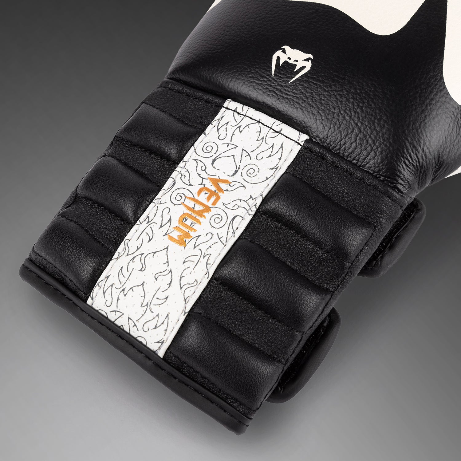 venum-reverso-boxhandschuhe-schnee-wei-schwarz-aus-leder image 7