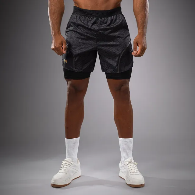 venum-x-assassin-s-creed-shadows-herren-trainingsshorts-schwarz-gold image 1