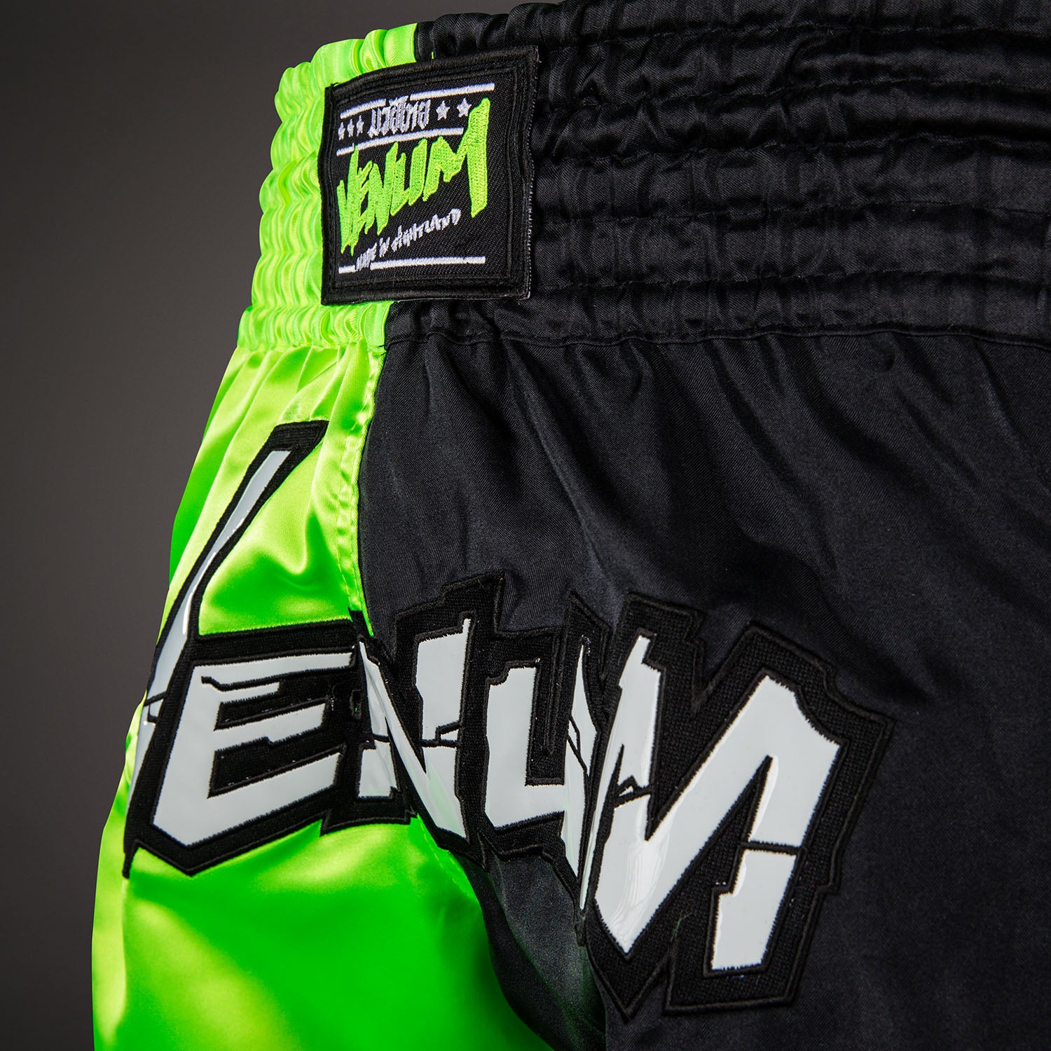 venum-inferno-2-0-muay-thai-shorts-gelb-schwarz image 5