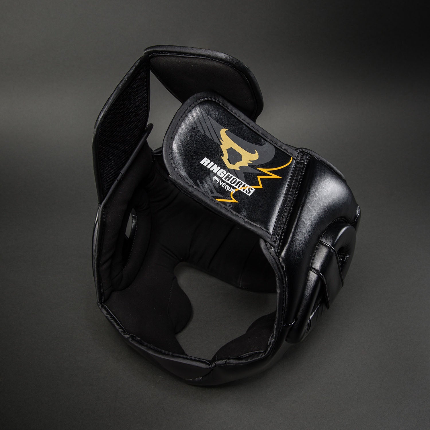 ringhorns-charger-by-venum-kopfschutz-schwarz-gold image 4