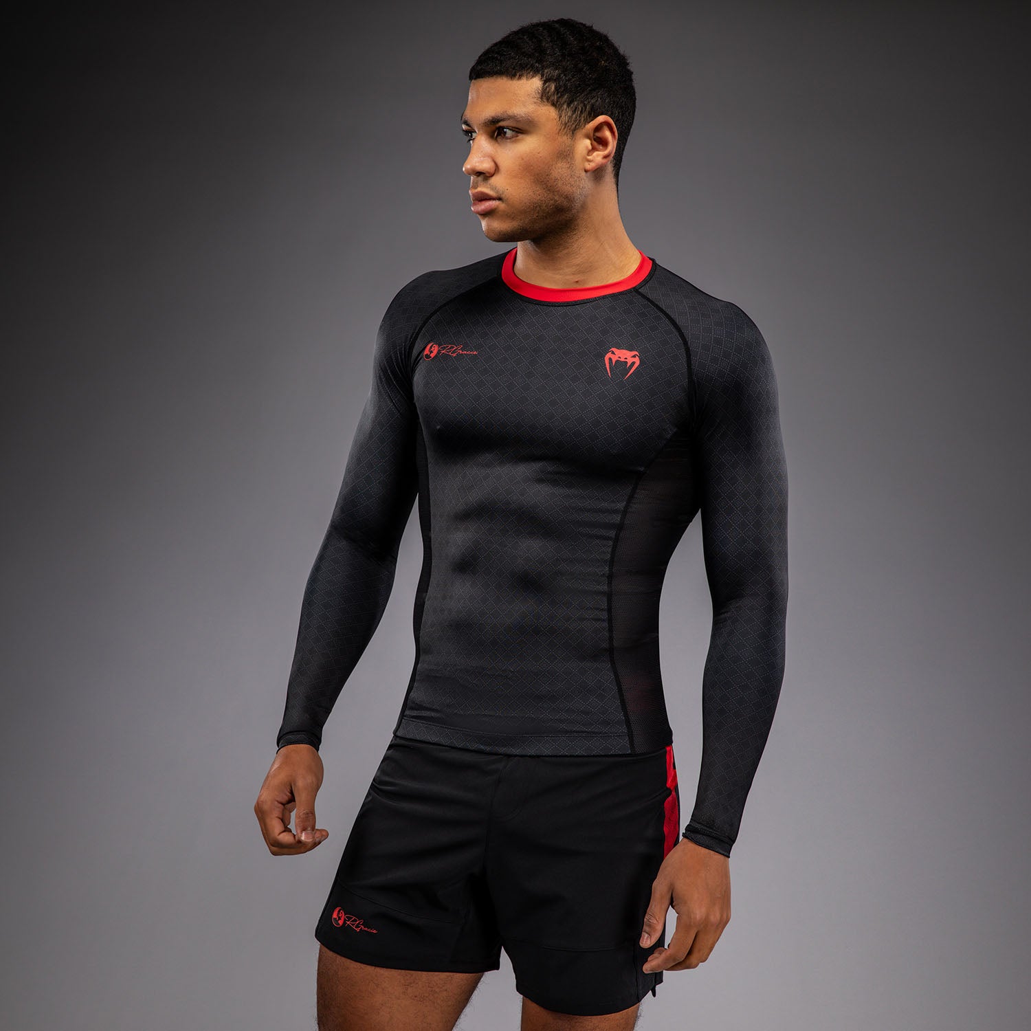 venum-x-roger-gracie-signature-langarm-rashguard-schwarz-rot image 2