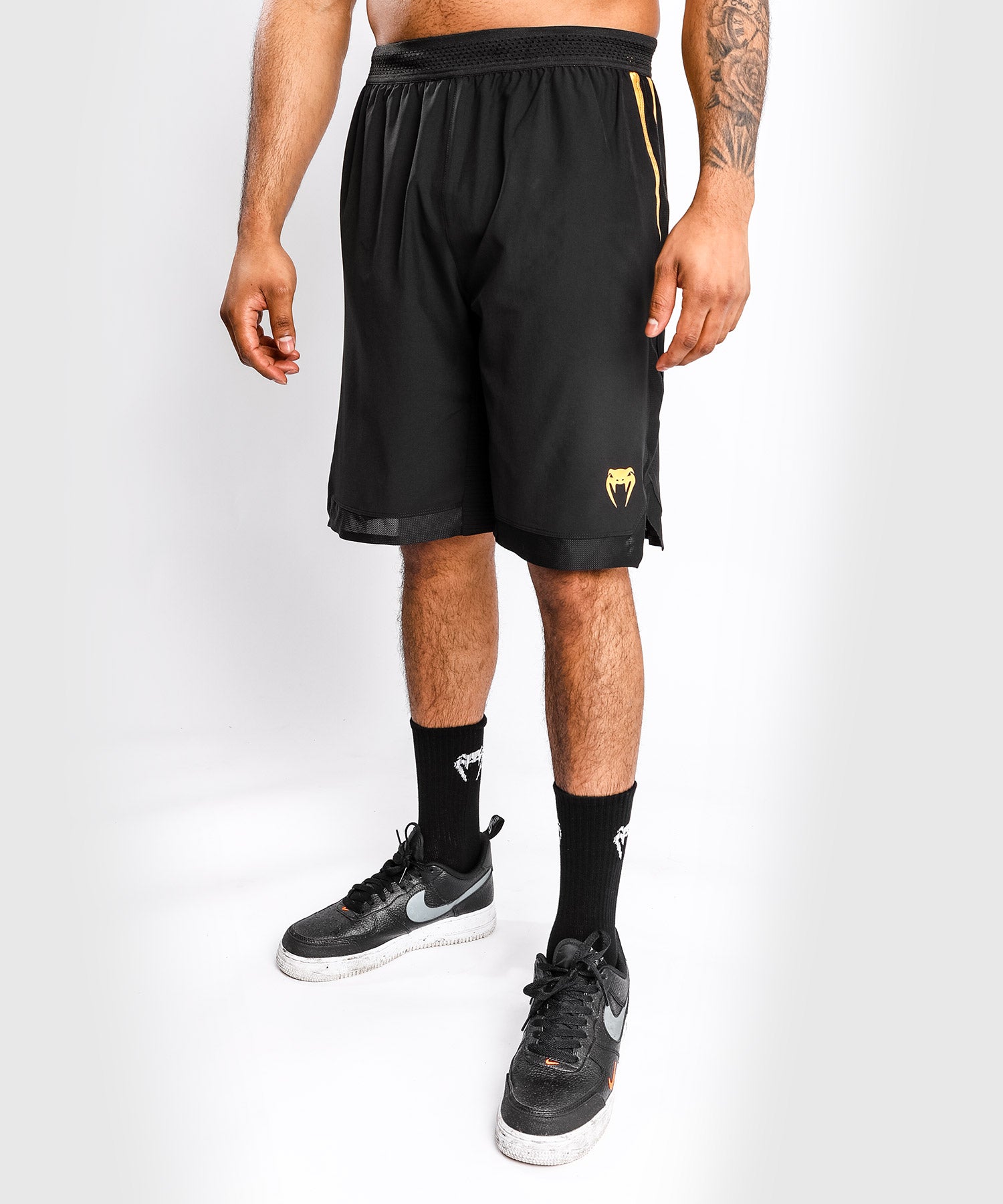 venum-tempest-2-0-sport-shorts-schwarz-gold image 1