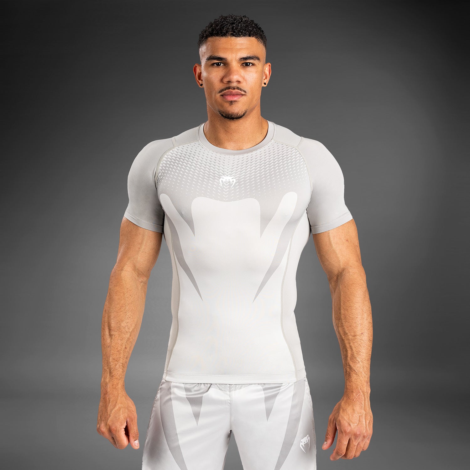 venum-attack-herren-kurzarm-rashguard-sand image 2