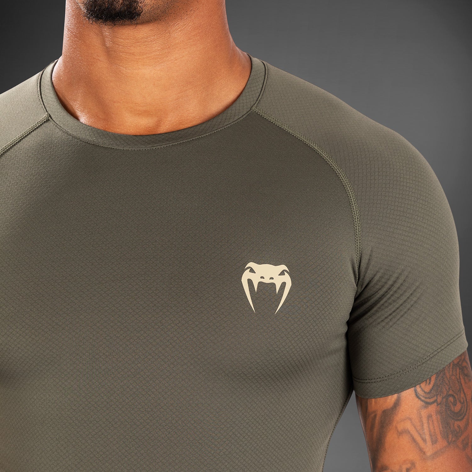 venum-contender-herren-kurzarm-rashguard-khaki image 5