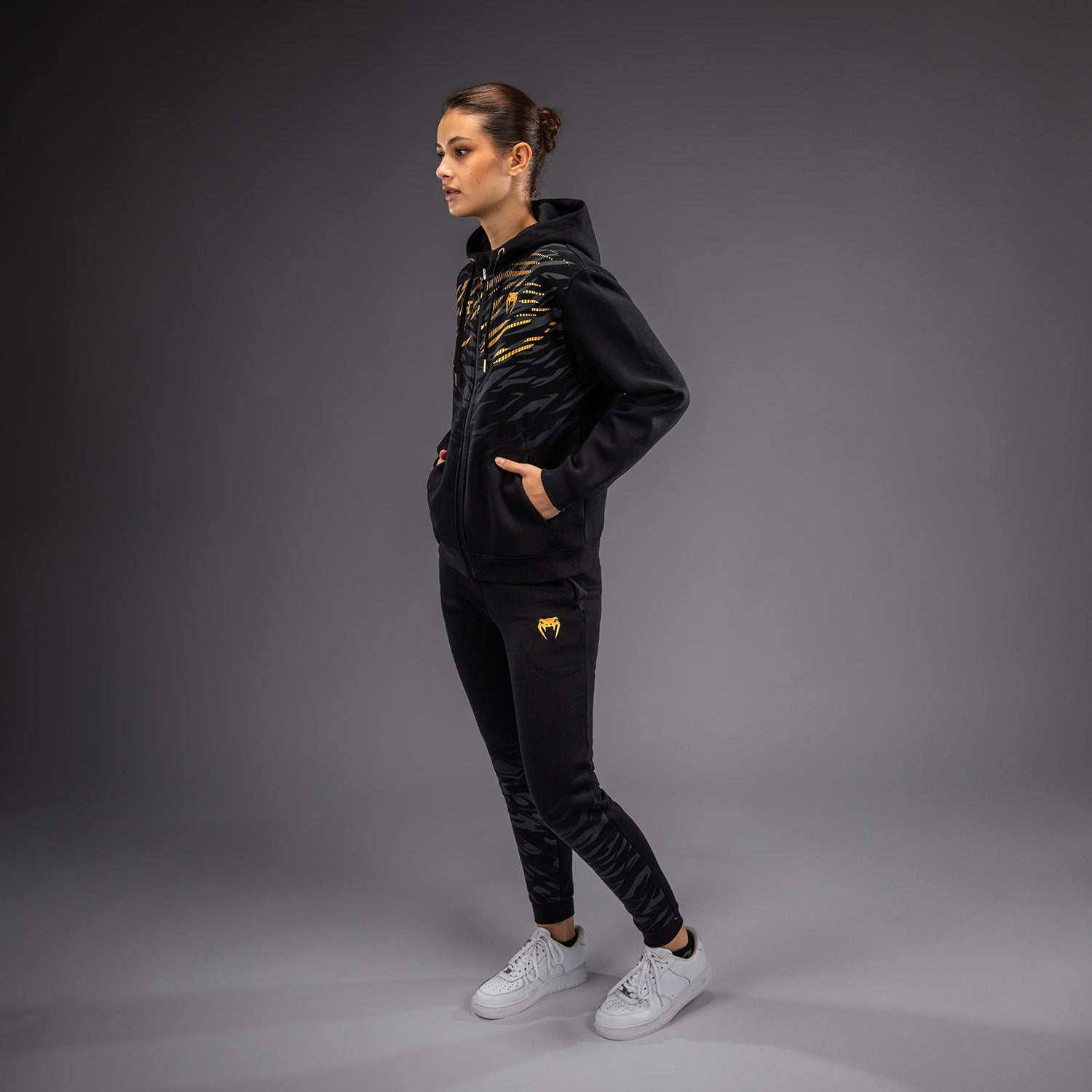 ufc-fusion-by-venum-replica-zip-hoodie-damen-champion-schwarz-gold image 2