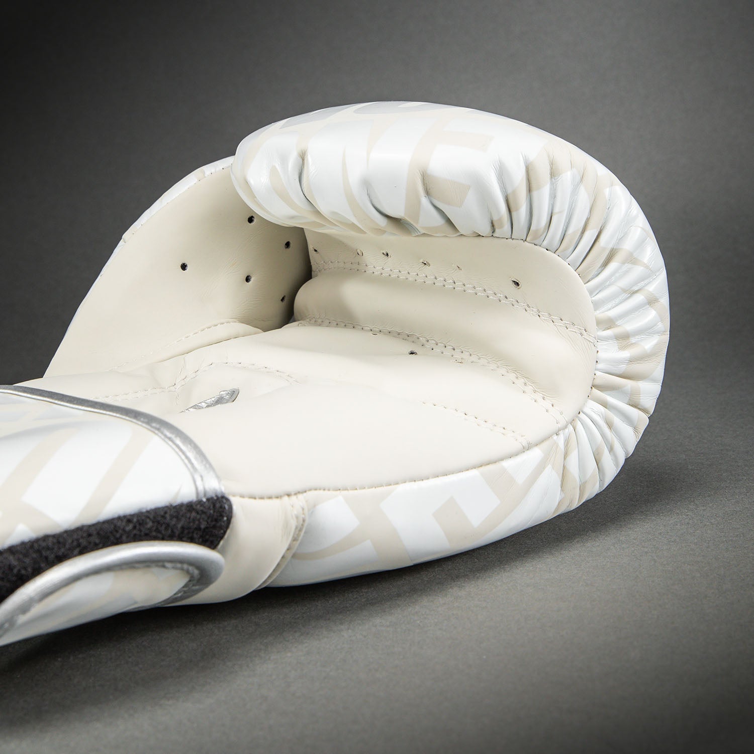 venum-contender-1-5xt-boxhandschuhe-hellbeige-wei-creme image 4