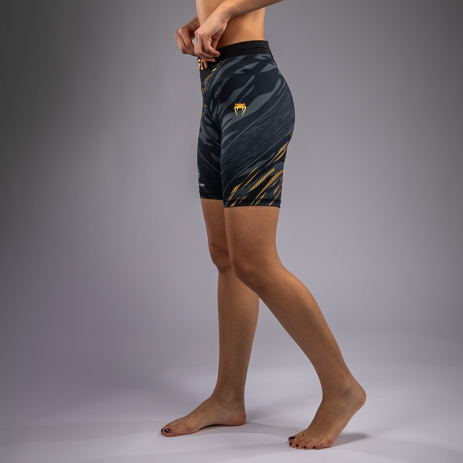 venum-ufc-fusion-by-venum-authentic-fight-night-vale-tudo-shorts-damen-long-fit- image 2