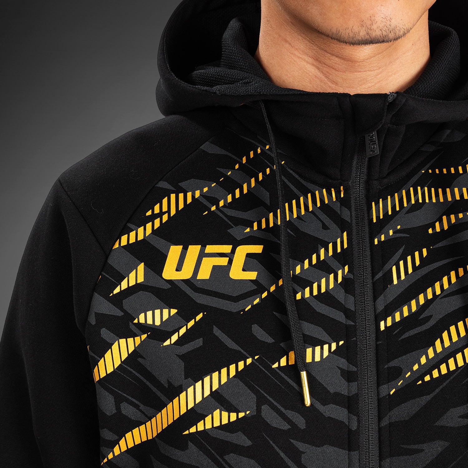 ufc-fusion-by-venum-replica-herren-zip-hoodie-champion-schwarz-gold image 4