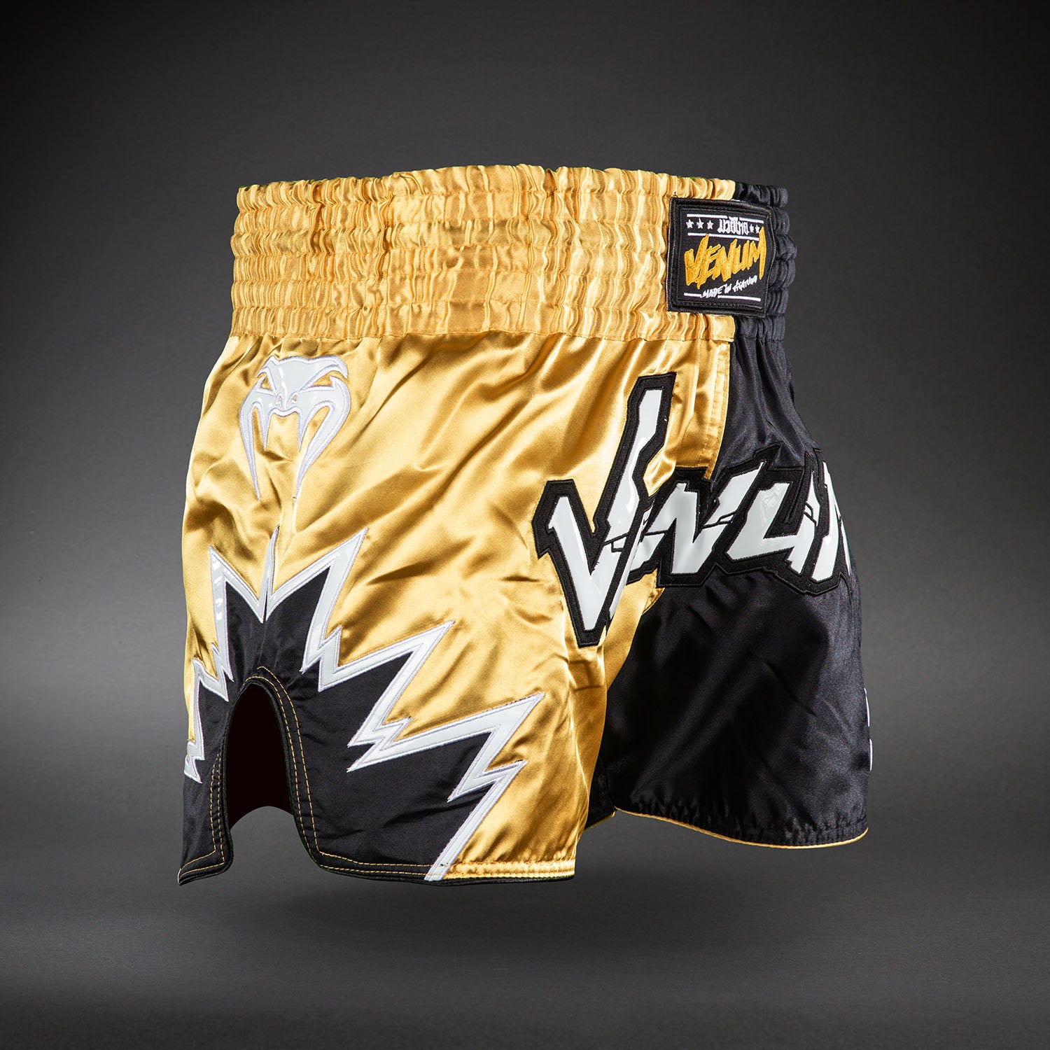 venum-inferno-2-0-muay-thai-shorts-schwarz-gold image 3