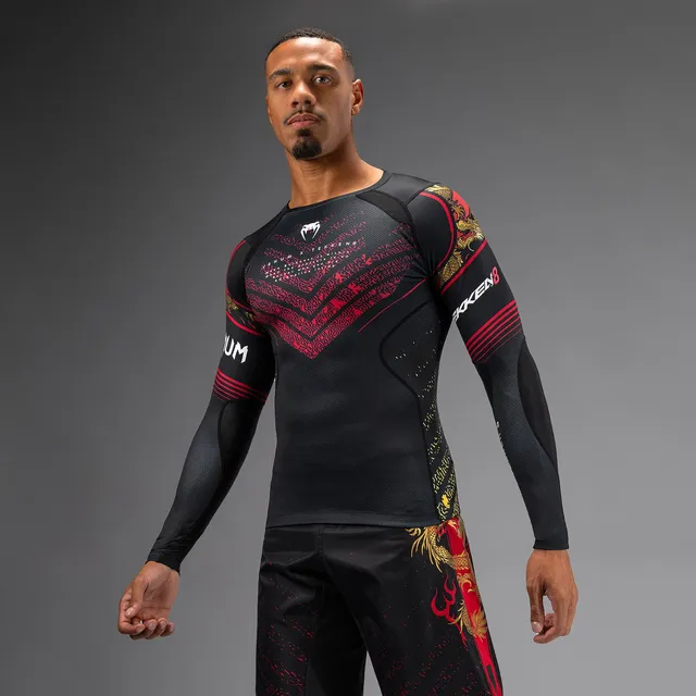 venum-x-tekken-8-marshall-law-rashguard-schwarz-rot-gold image 1