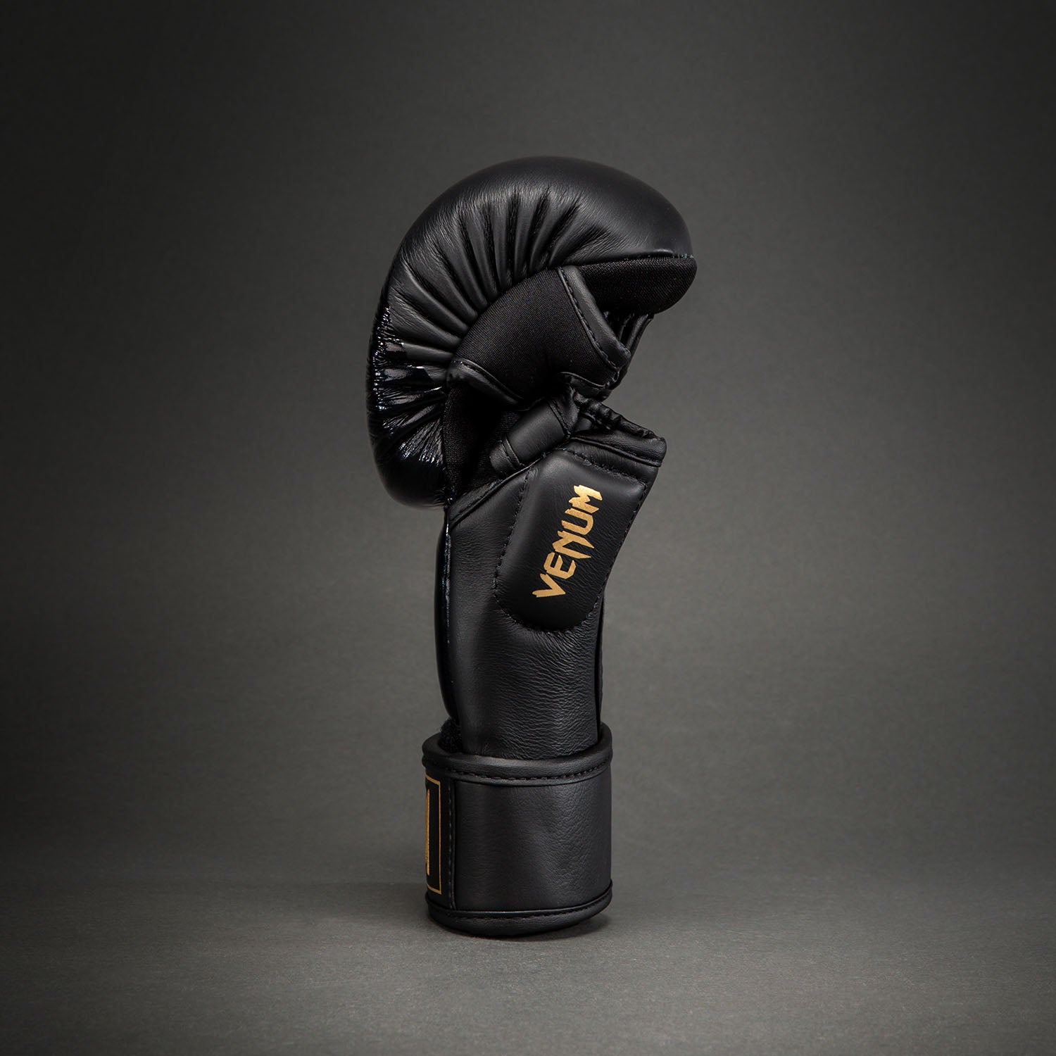 venum-attack-2-0-mma-sparringhandschuhe-leder-schwarz-gold image 3