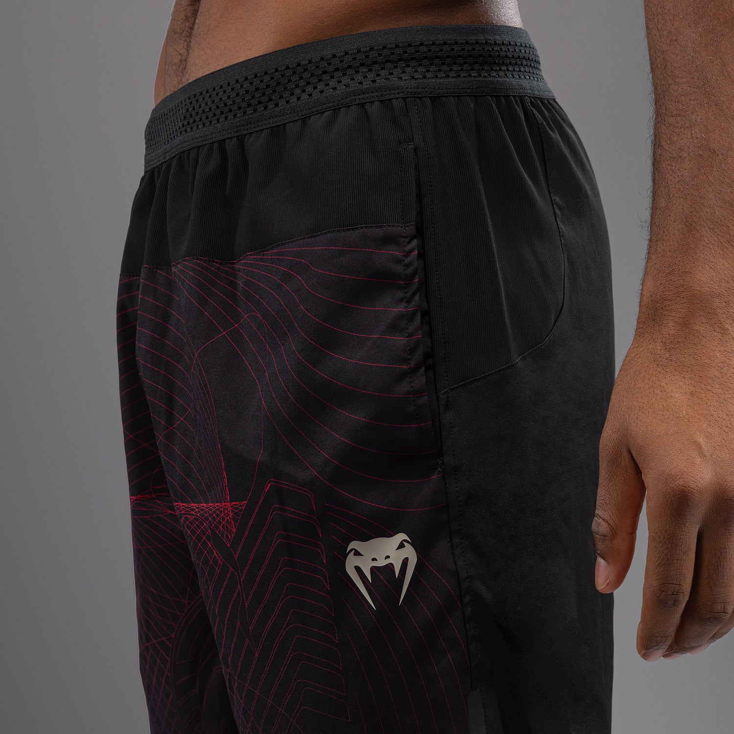 venum-g-fit-air-herren-trainingsshorts-tiefschwarz-feuerrot image 5