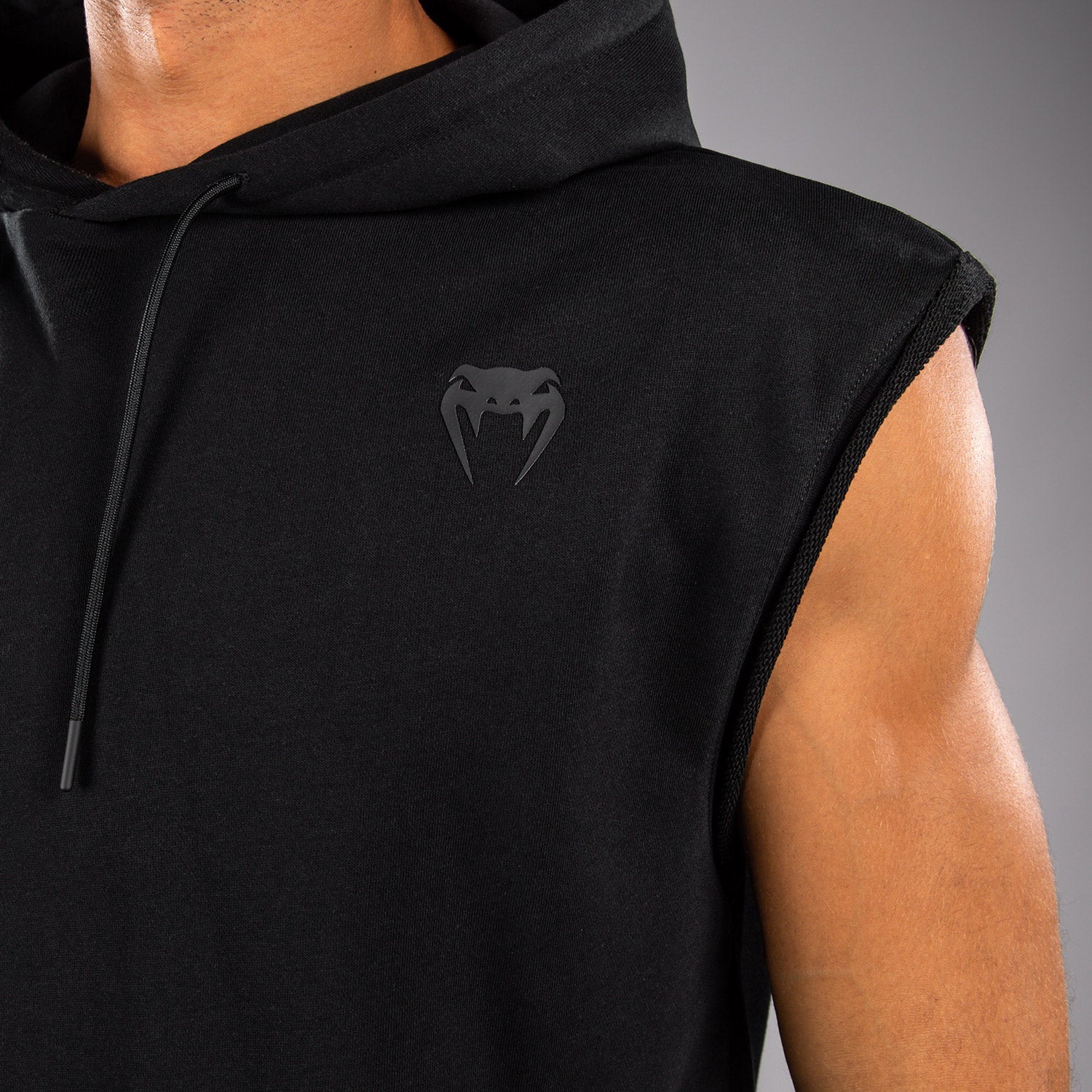 venum-divide-rmelloser-kapuzenpullover-schwarz-f-r-herren image 4