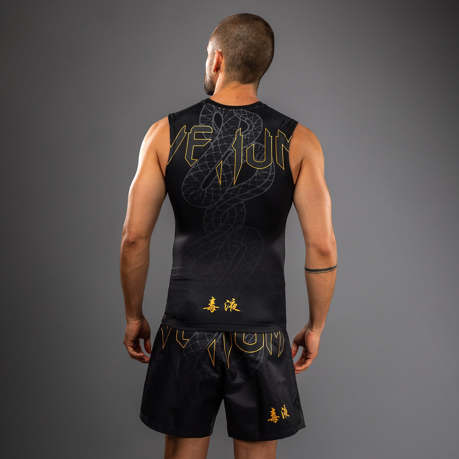 venum-serpenti-rmelloses-rashguard-herren-schwarz-silber-gold image 3
