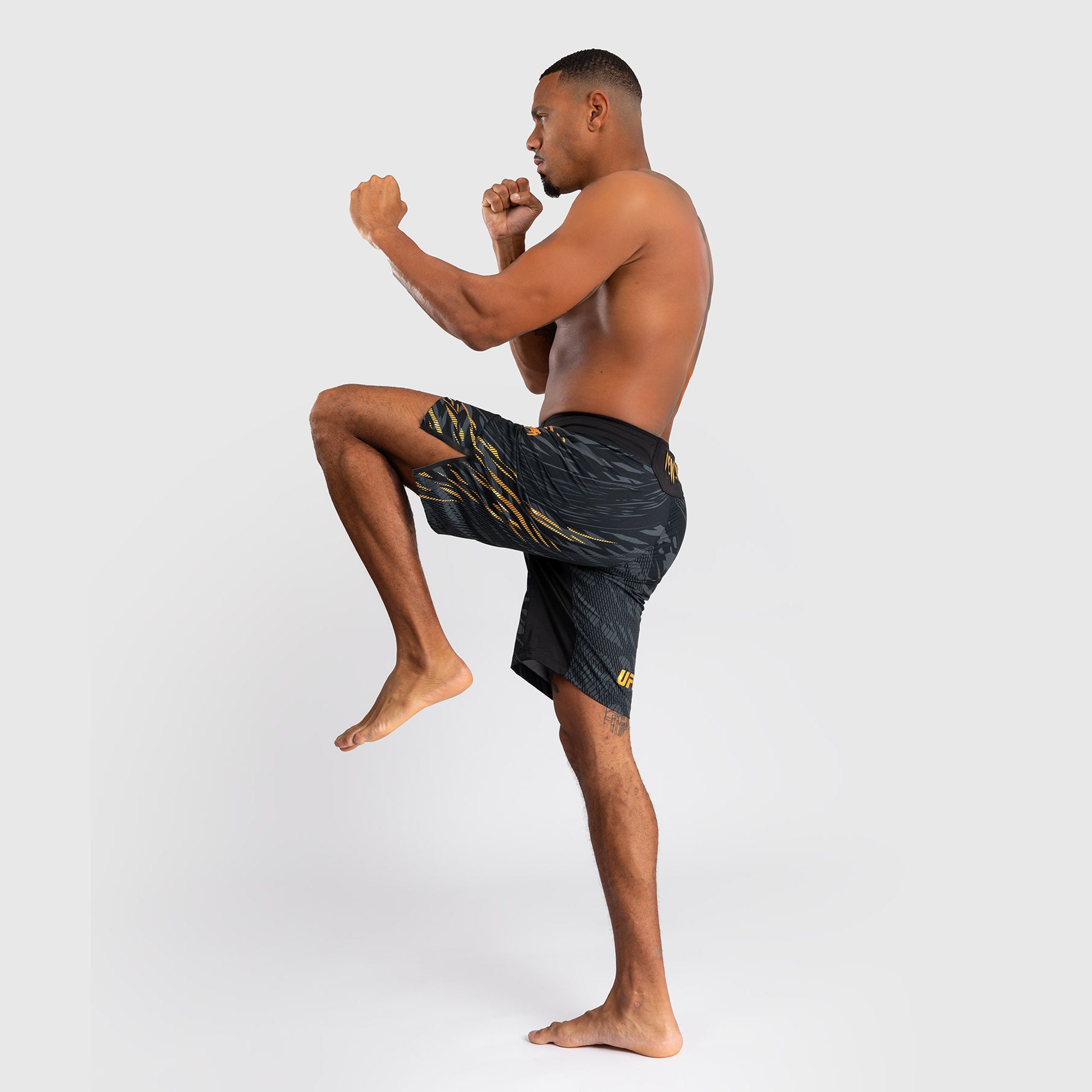 venum-ufc-fusion-authentic-fight-night-fight-short-herren-long-fit-champion-gold image 8