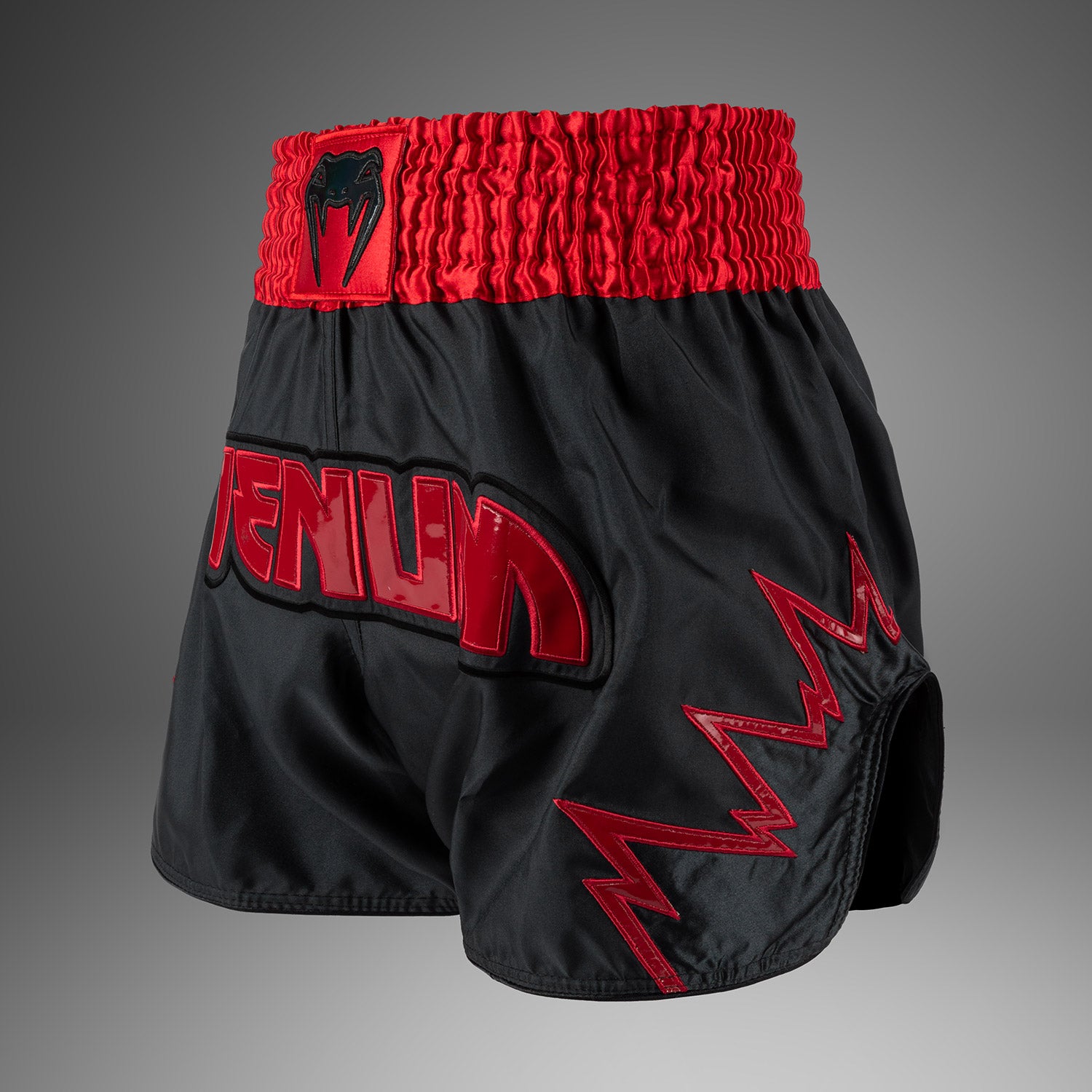 venum-inferno-muay-thai-shorts-kohlegrau-rot image 4
