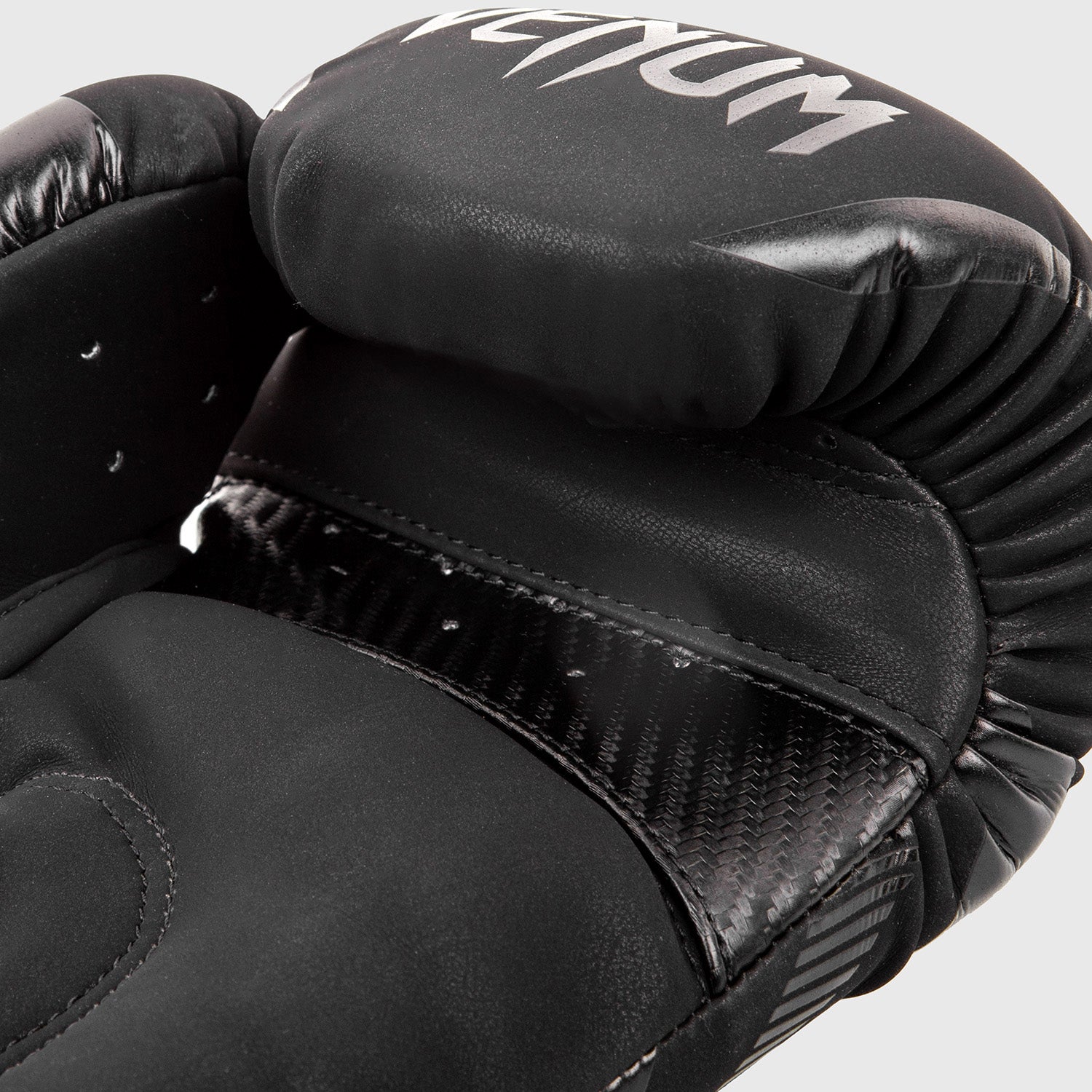 venum-impact-boxhandschuhe-schwarz-3 image 4