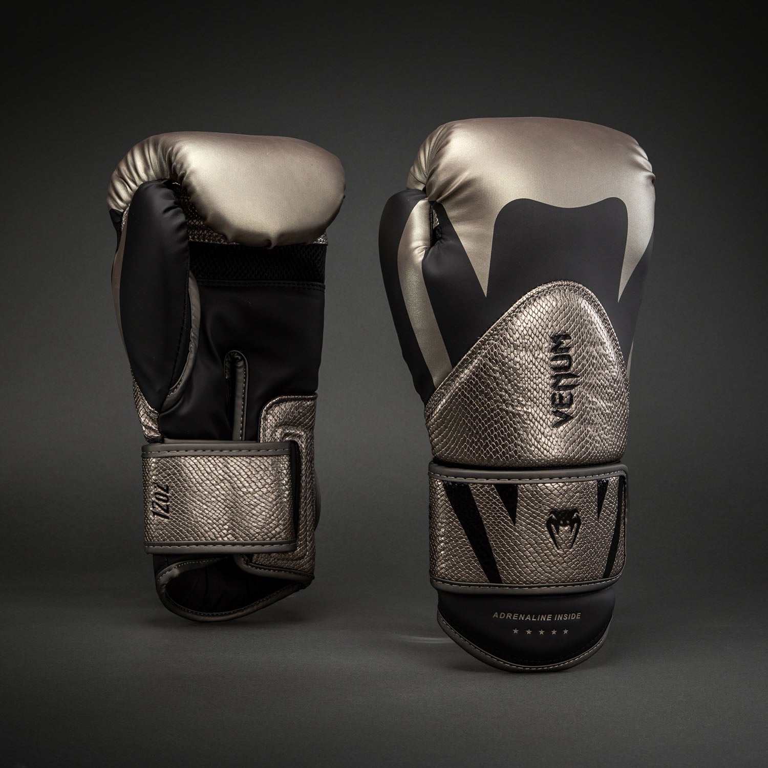 venum-challenger-4-0-scales-boxhandschuhe-silber-schwarz image 1