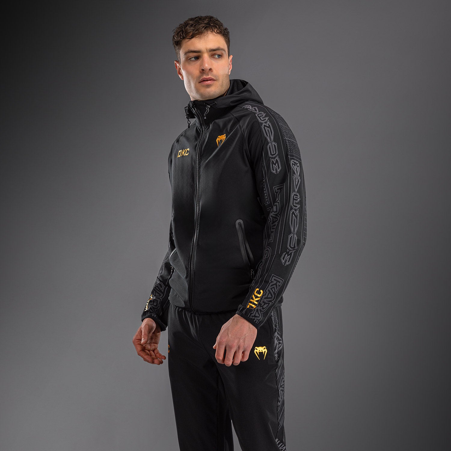 venum-karate-combat-trainingsjacke-herren-schwarz-grau image 3