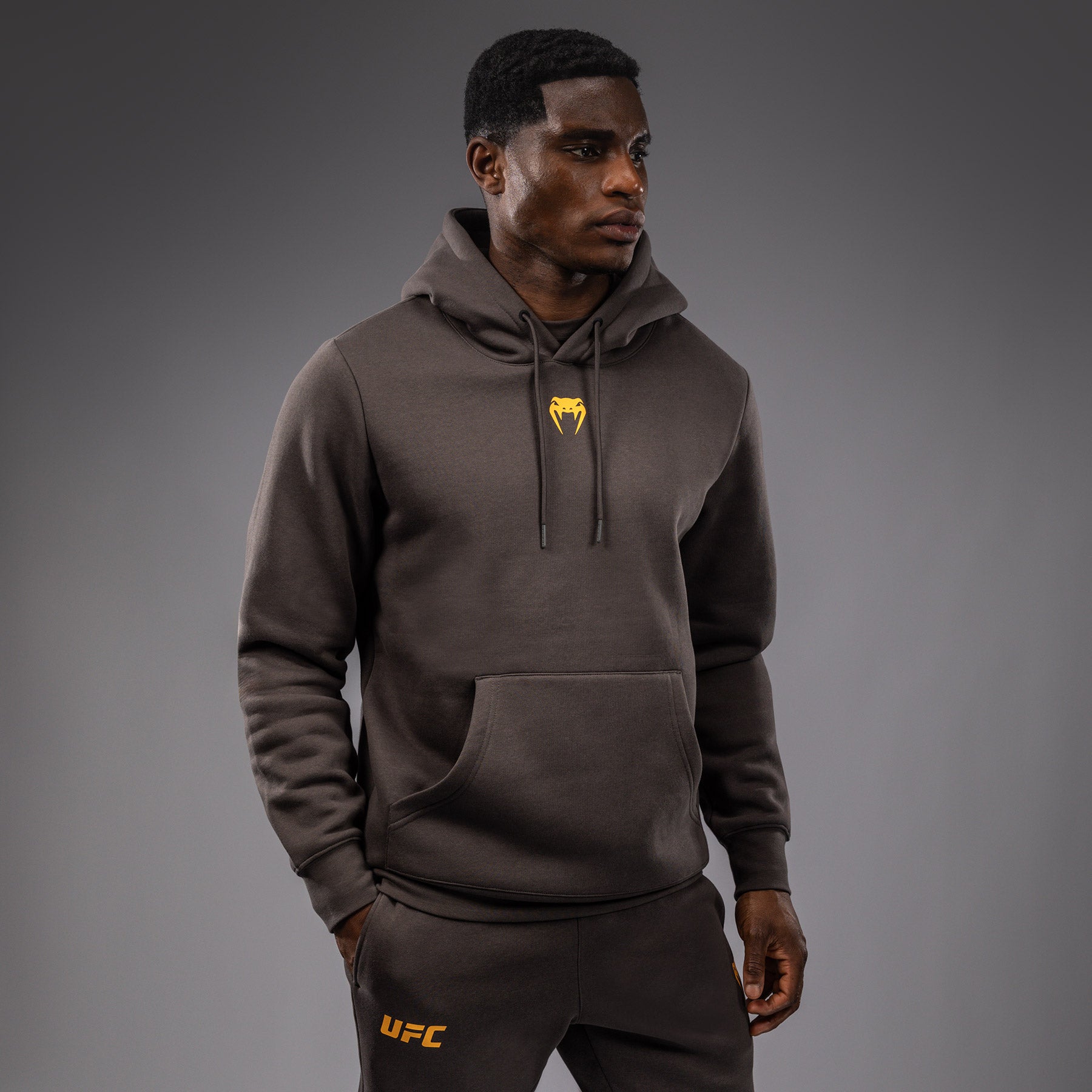 ufc-fusion-by-venum-fight-week-herren-hoodie-solid-erdiges-braun image 7