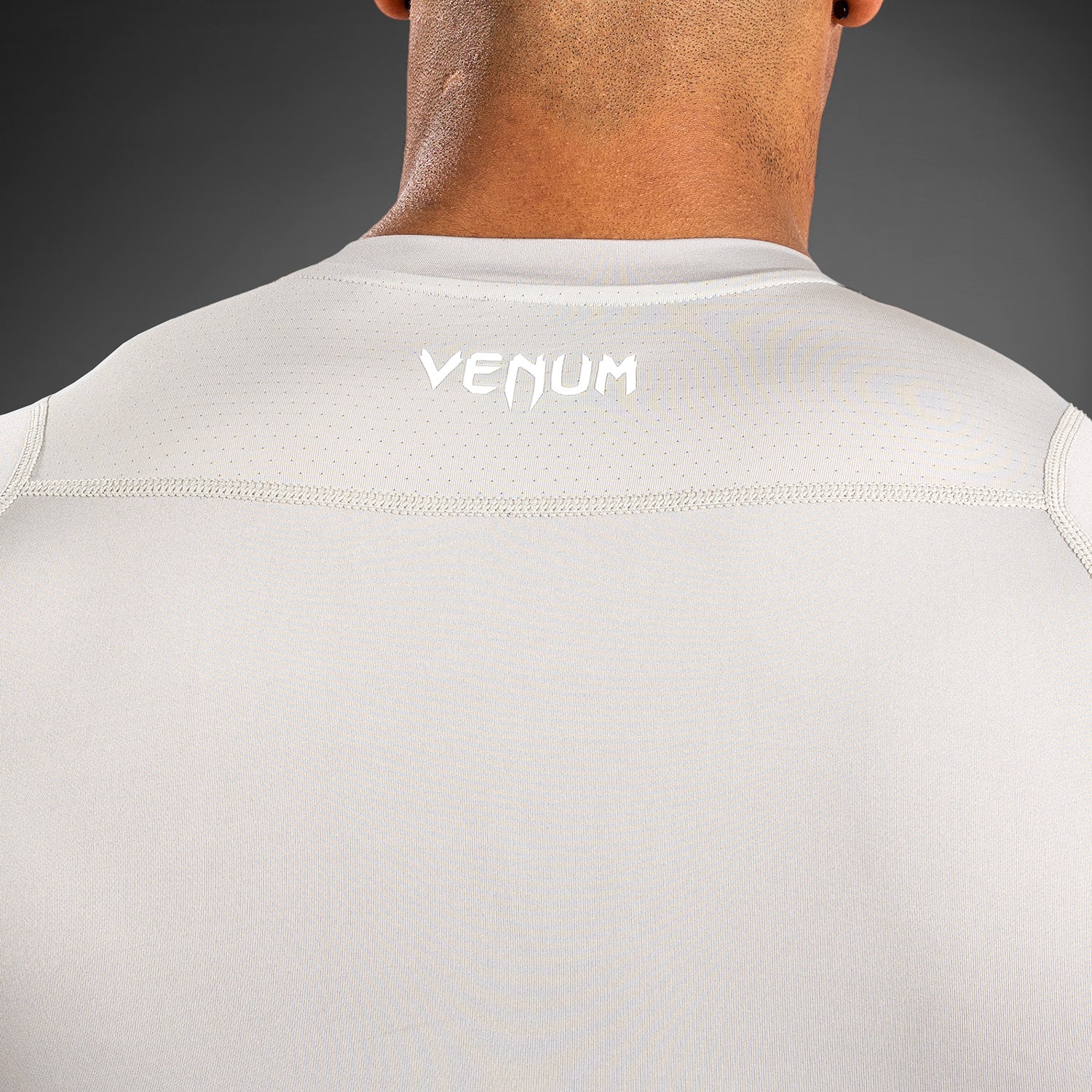 venum-attack-herren-kurzarm-rashguard-sand image 6