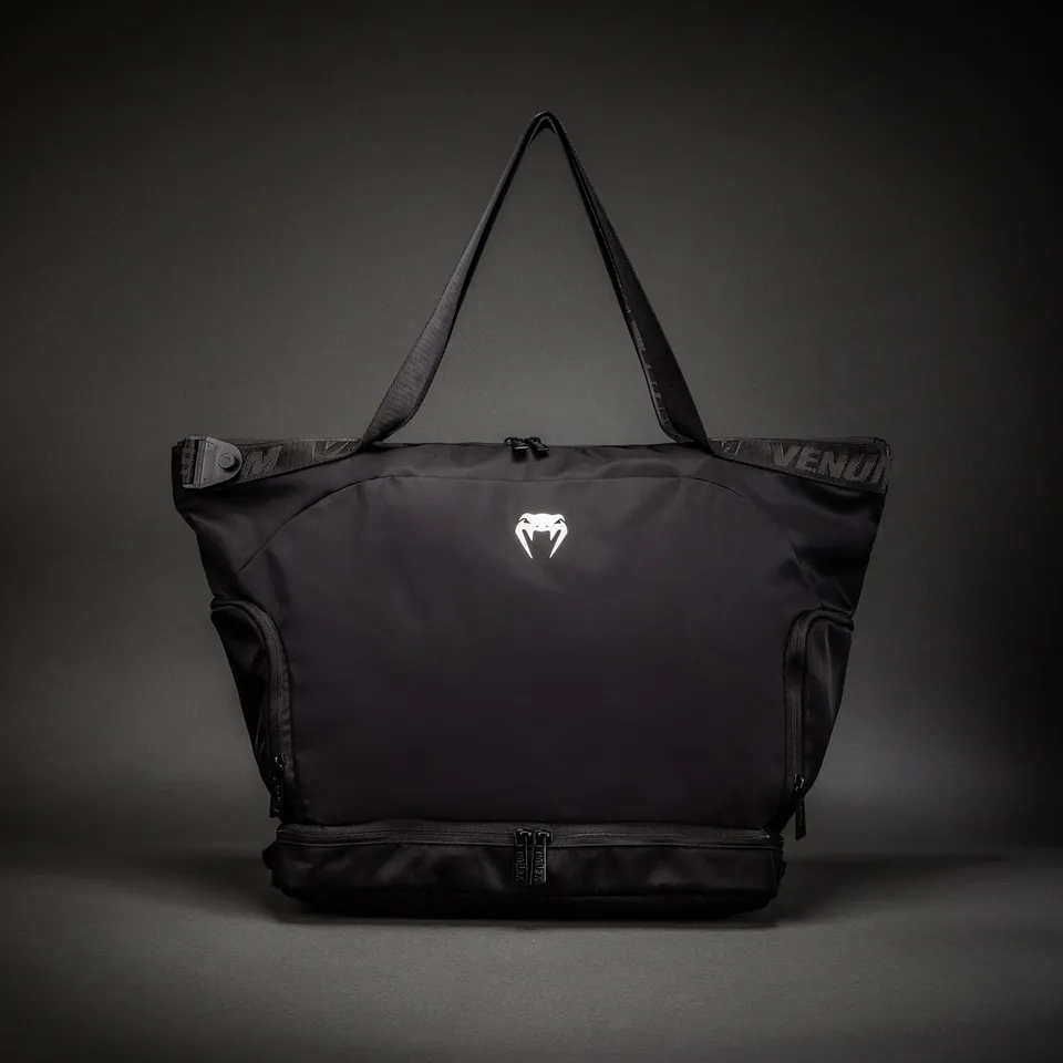 venum-essential-sporttasche-tote-bag-schwarz image 1
