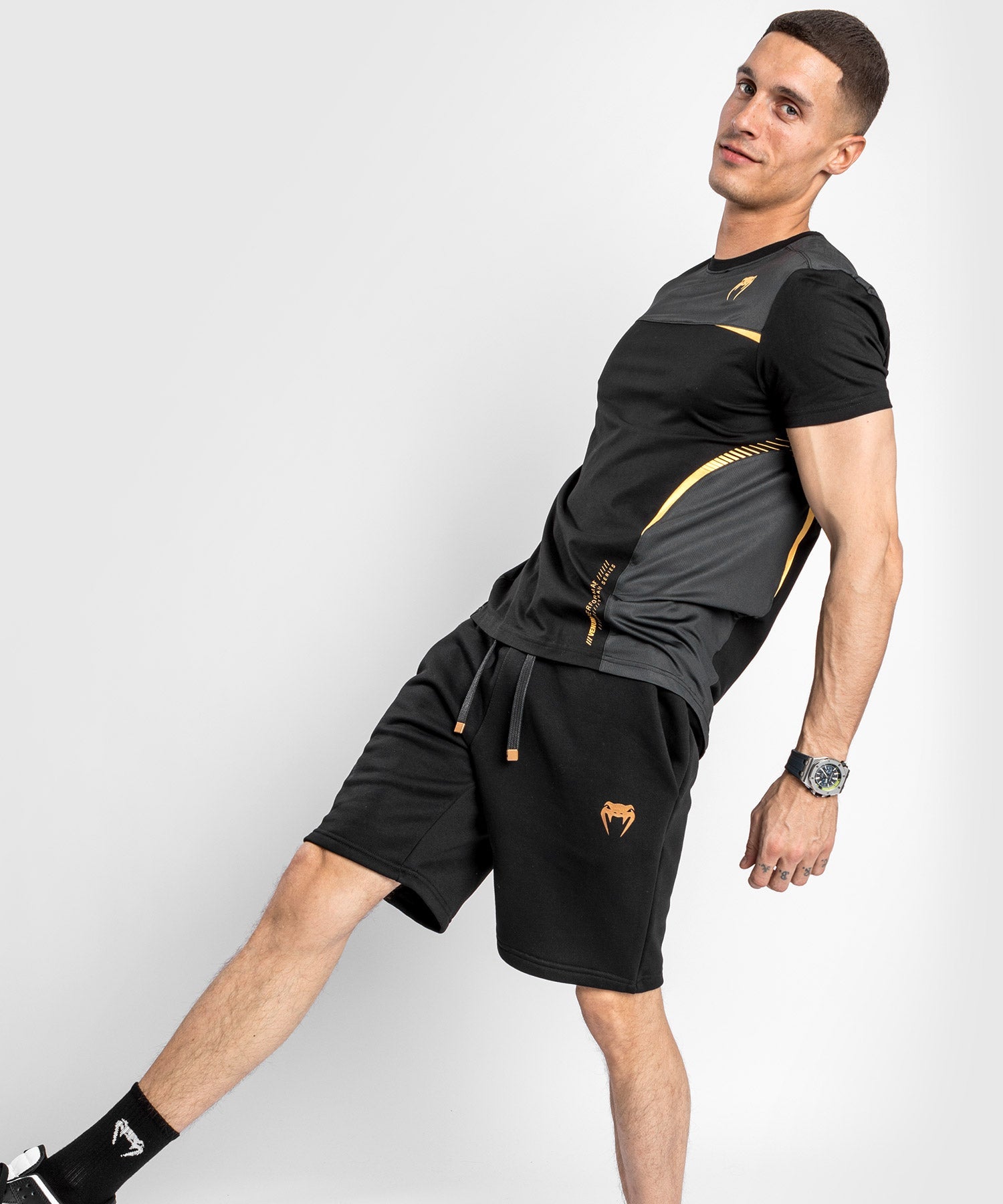 venum-tempest-2-0-t-shirt-schwarz-gold image 2