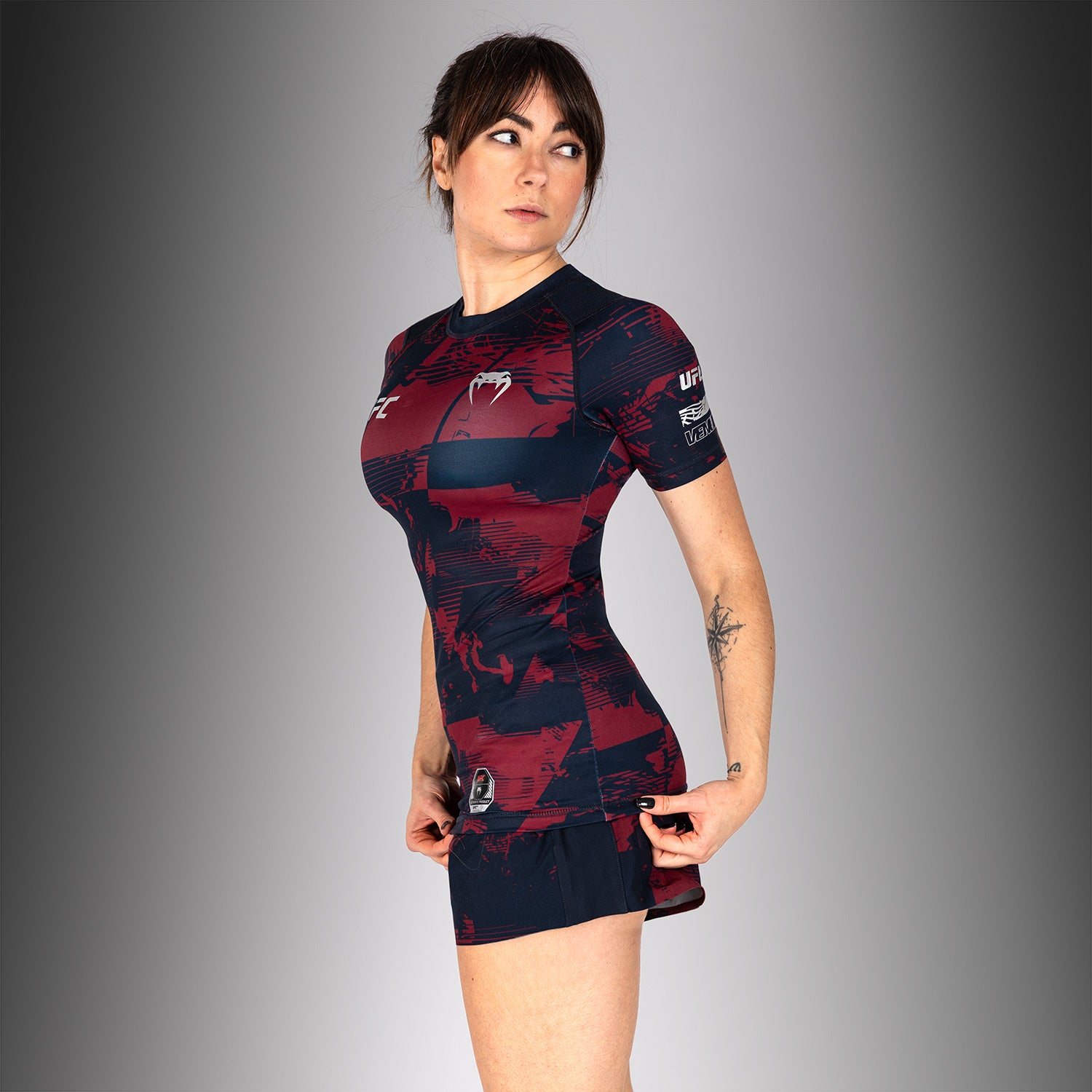 ufc-zenith-by-venum-authentic-fight-week-rashguard-damen-kurzarm-marineblau-burg image 2