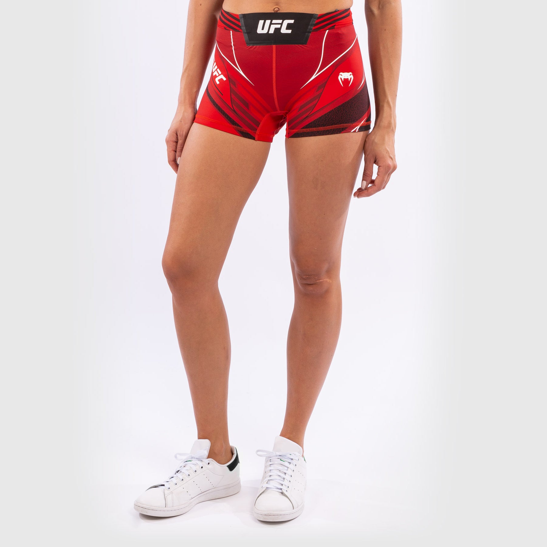 venum-ufc-authentic-fight-night-damen-vale-tudo-shorts-short-fit-rot image 2