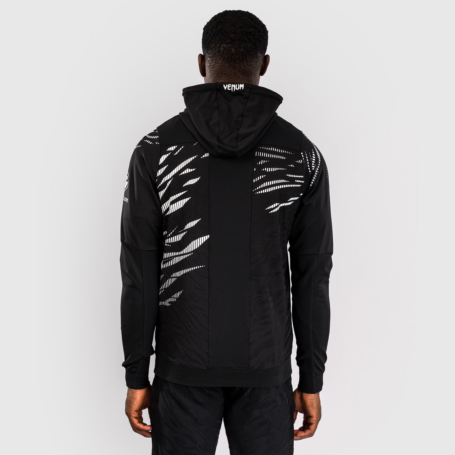 venum-ufc-fusion-authentic-fight-night-walkout-hoodie-herren-schwarz-personalize image 5