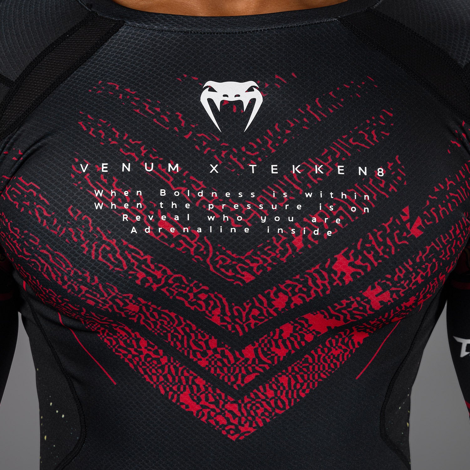 venum-x-tekken-8-marshall-law-rashguard-schwarz-rot-gold image 6