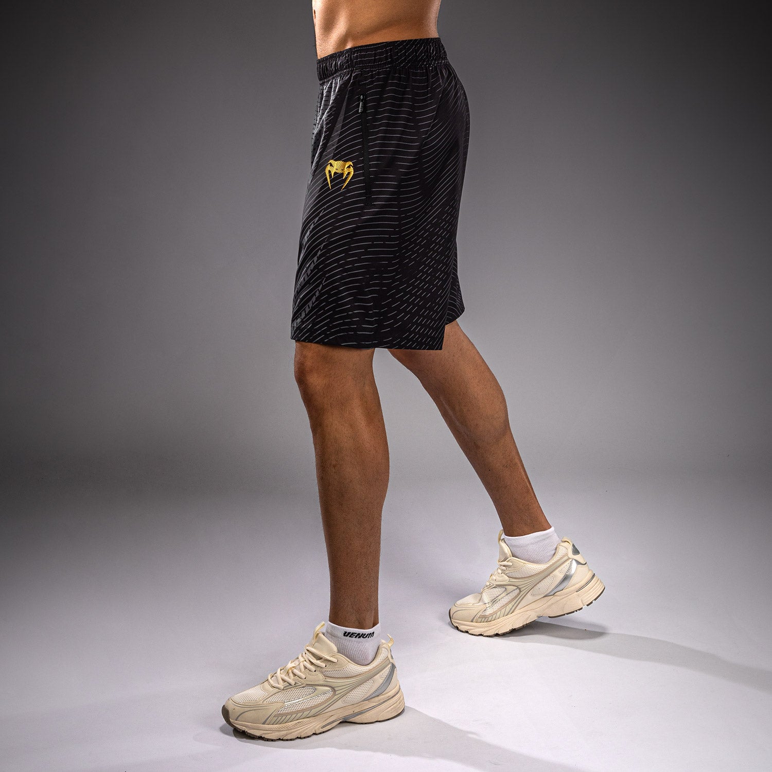 venum-galactic-3-0-trainingsshorts-schwarz-gold image 2