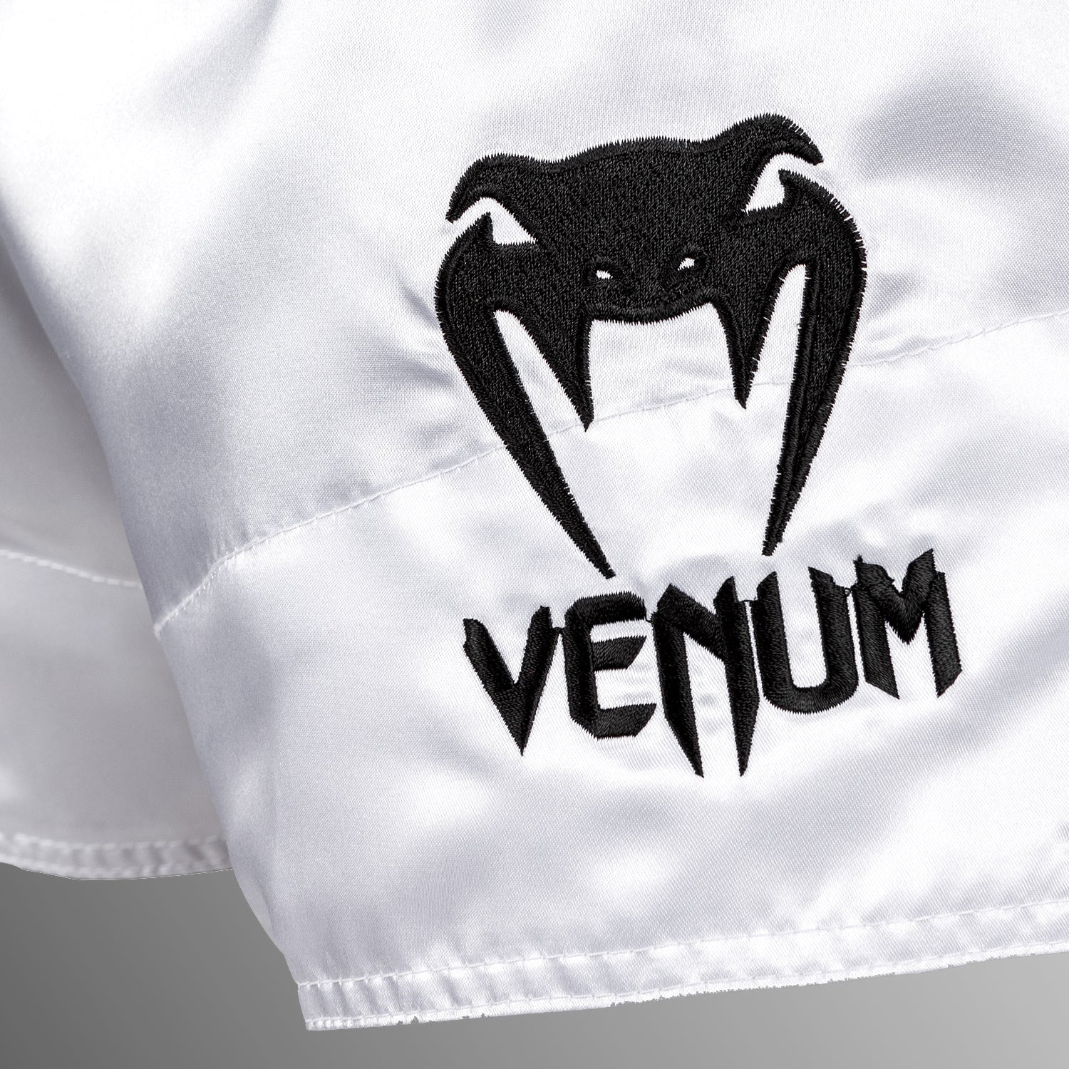 venum-classic-muay-thai-shorts-wei-schwarz image 5
