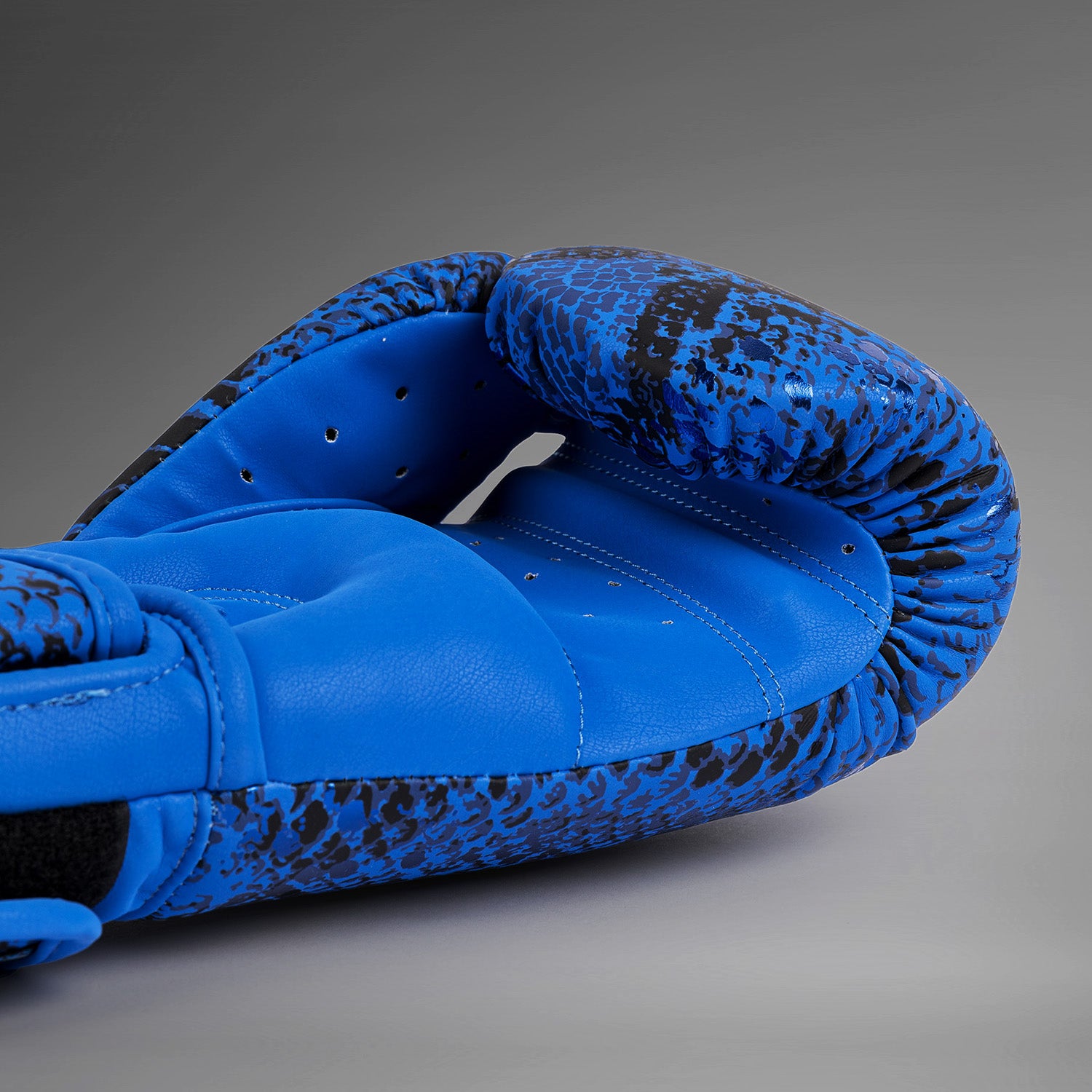 venum-amazonia-boxhandschuhe-ultramarinblau image 4