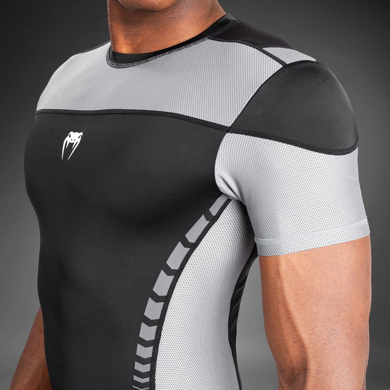 venum-tempest-herren-kurzarm-rashguard-schwarz-grau image 2
