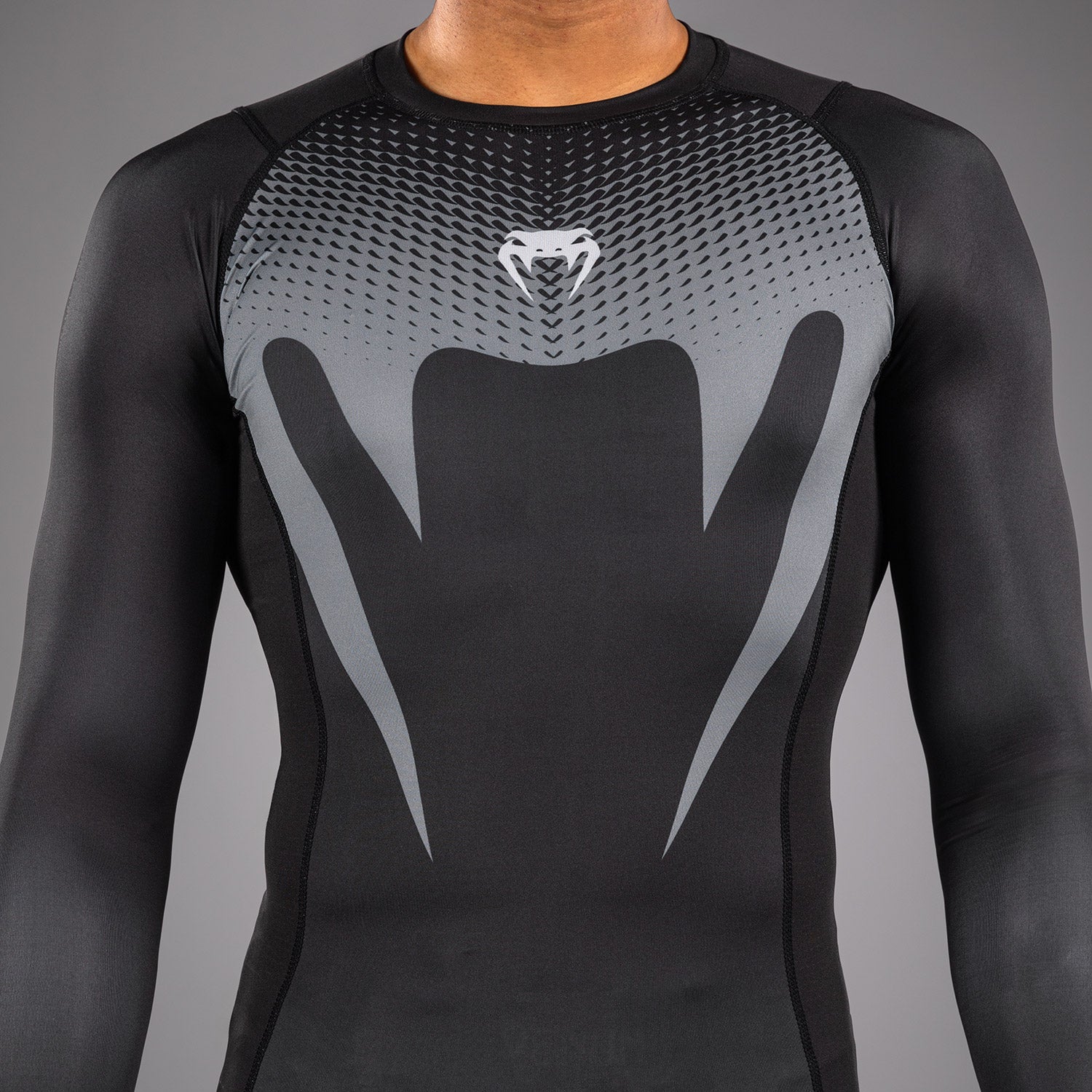 venum-no-gi-rashguard-langarm-ibjjf-approved-schwarz-silbergrau image 5