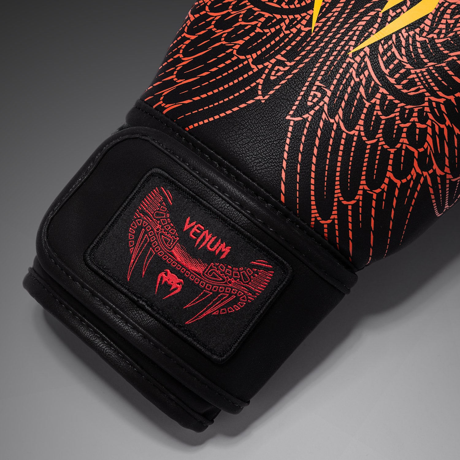 venum-quetzal-fury-boxhandschuhe-schwarz-fury-rot image 4
