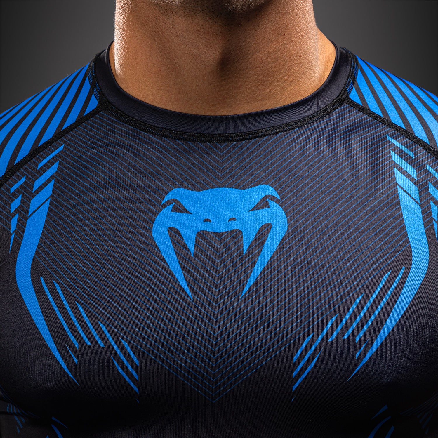 venum-no-gi-6-0-rashguard-kurzarm-schwarz-blau-f-r-herren image 5