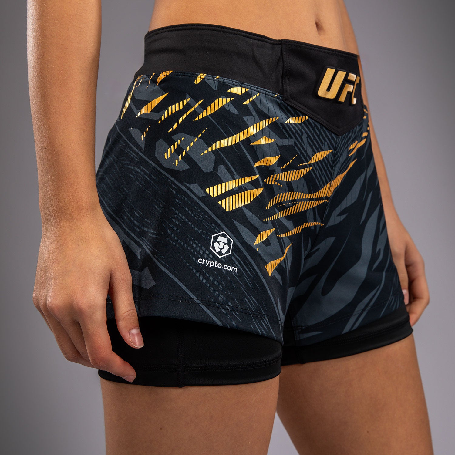 venum-ufc-fusion-authentic-fight-night-damen-fight-short-champion-schwarz-gold image 8