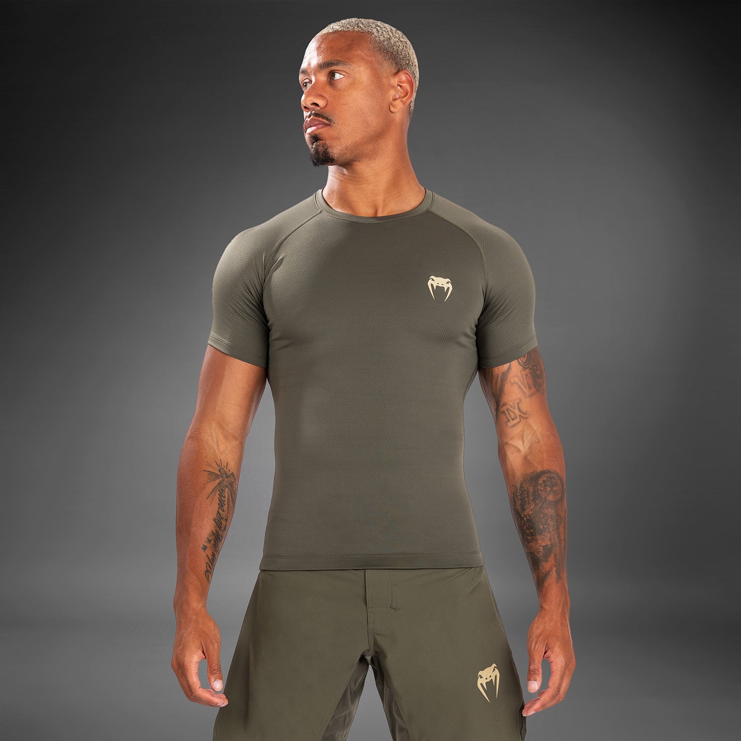 venum-contender-herren-kurzarm-rashguard-khaki image 3