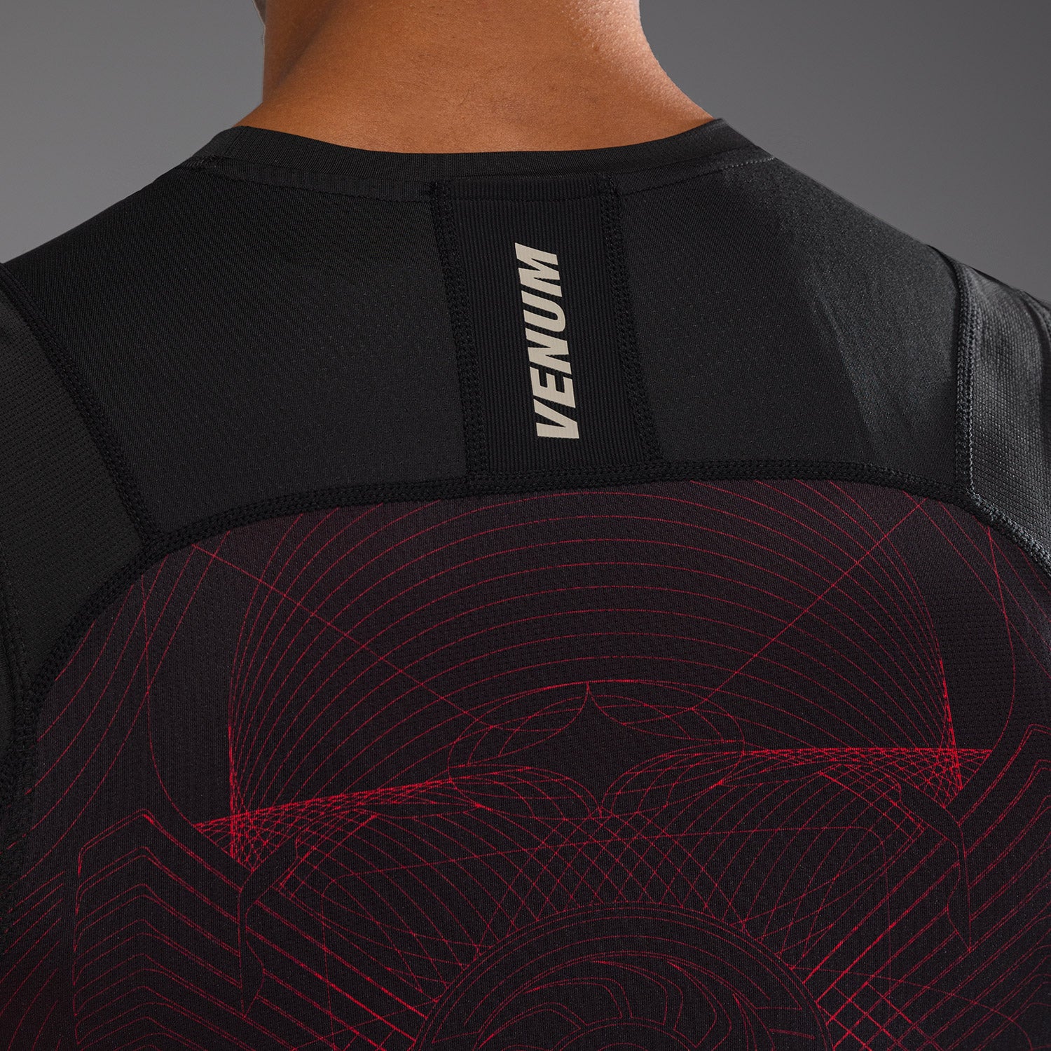 venum-g-fit-air-herren-rmelloses-rashguard-tiefschwarz-feuerrot image 7