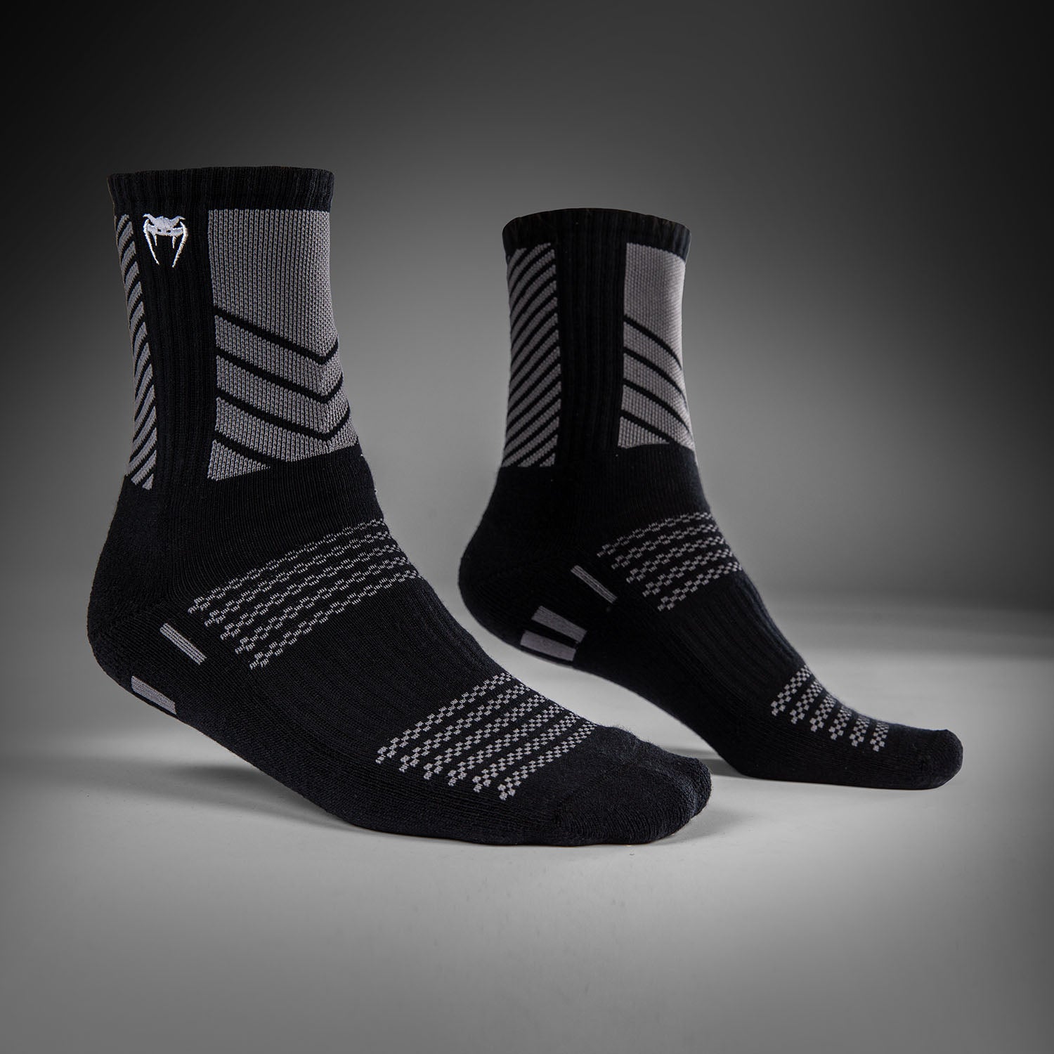 venum-vector-crew-socken-schwarz-grau-2 image 2