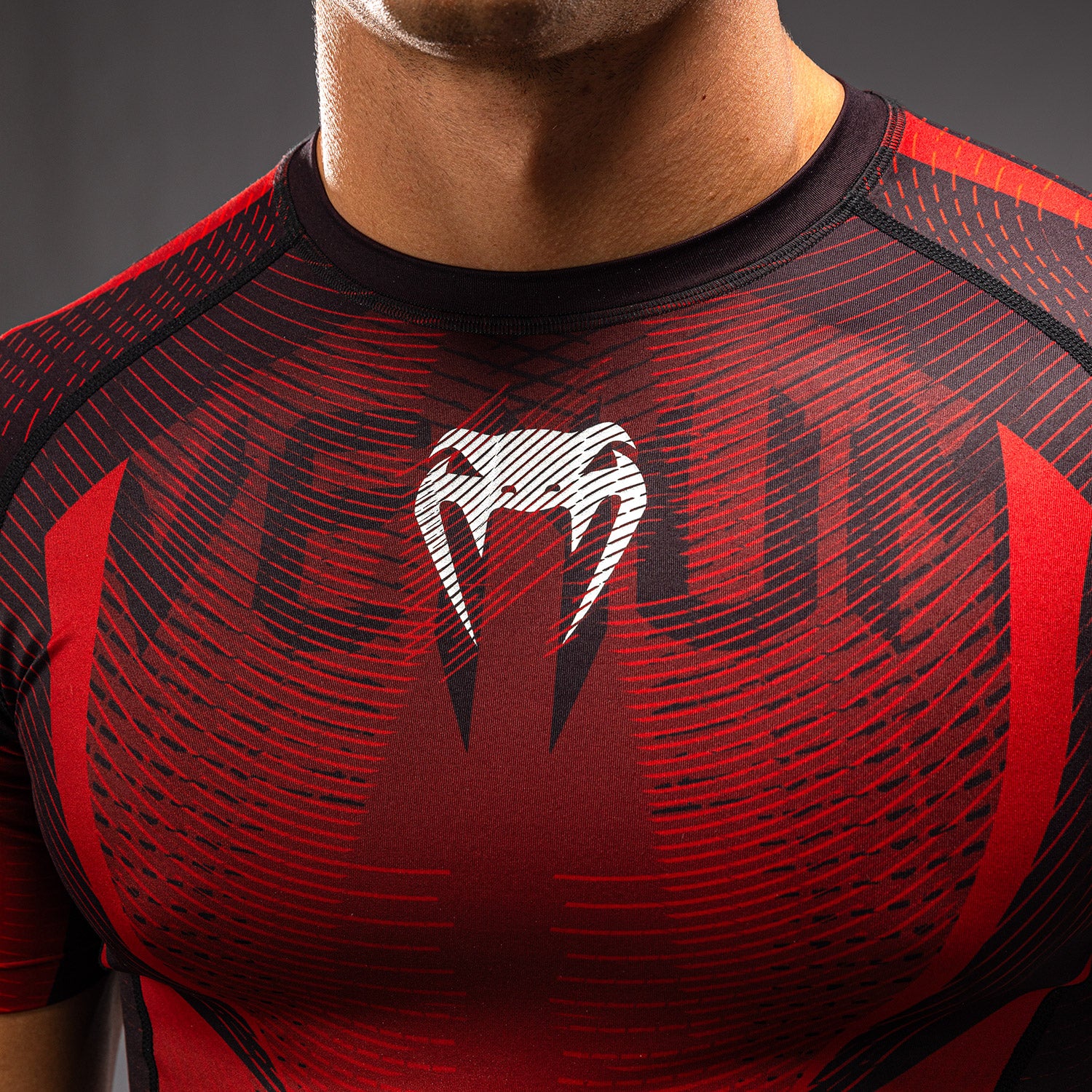 venum-galactic-3-0-kurzarm-rashguard-rot-silber-f-r-herren image 5