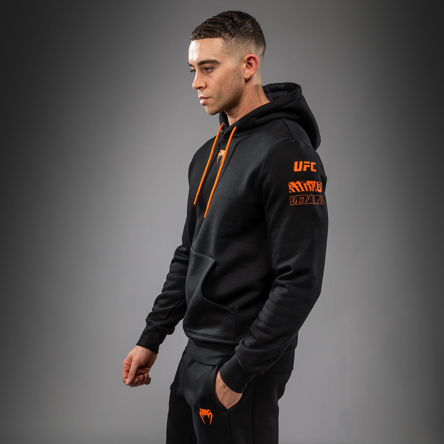 ufc-zenith-by-venum-authentic-fight-week-pullover-hoodie-herren-schwarz image 2