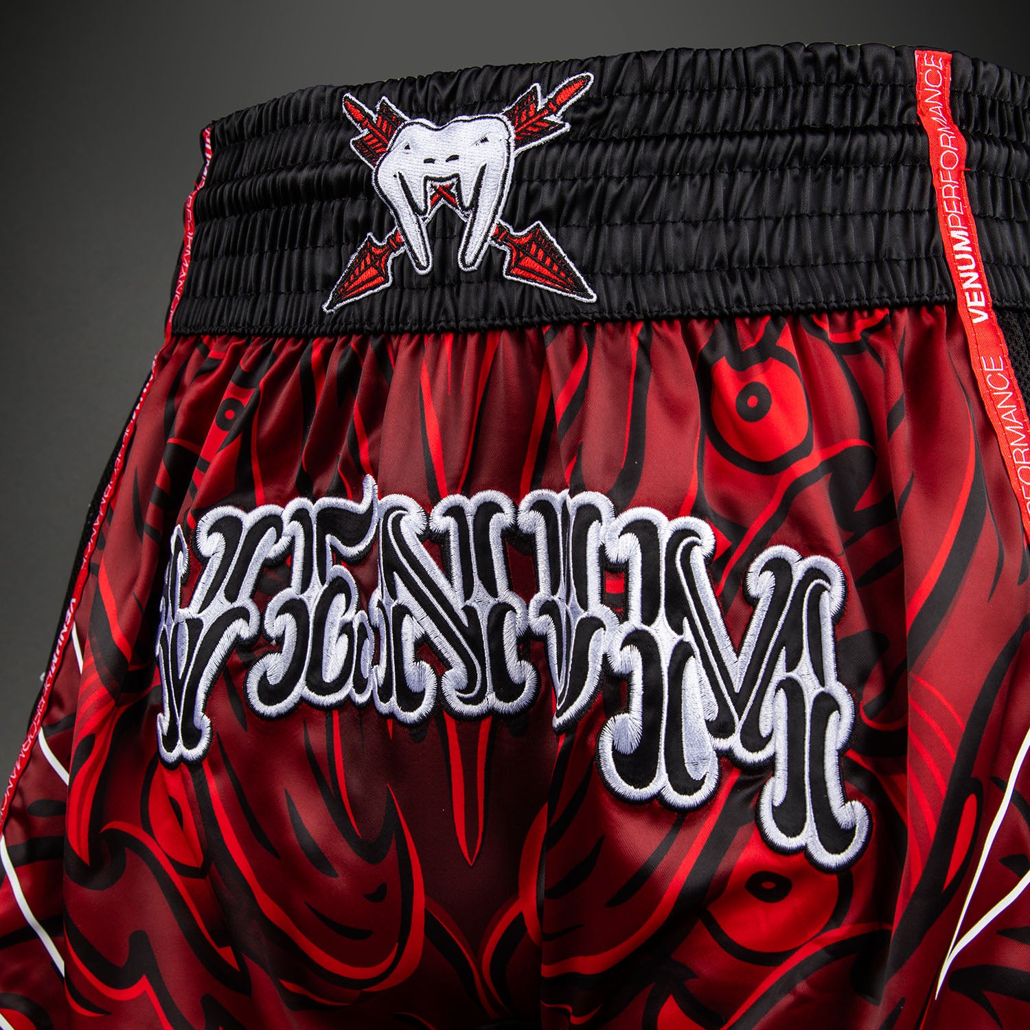 venum-wolf-atak-muay-thai-shorts-schwarz-rot image 6
